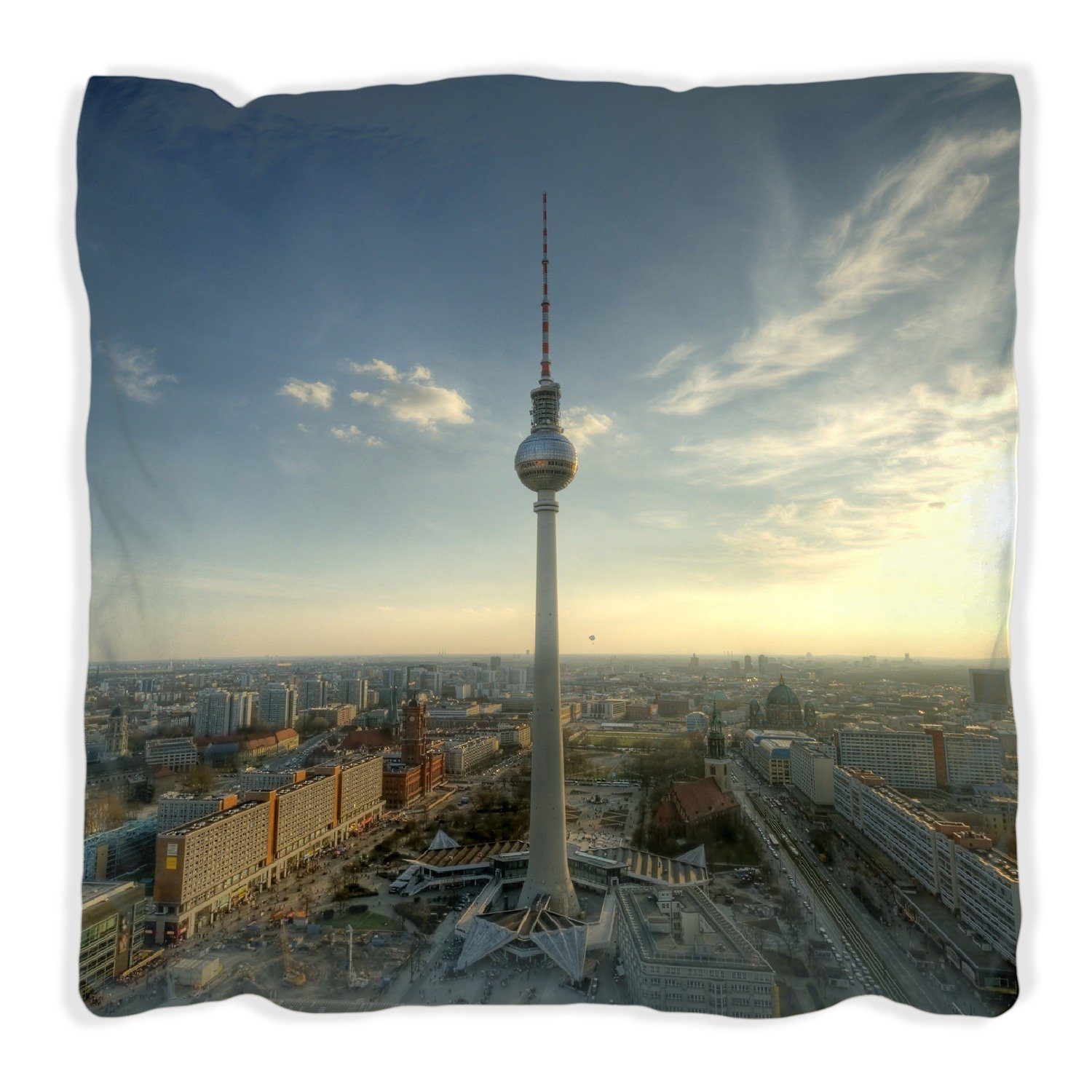 Wallario Dekokissen Fernsehturm Berlin mit Panoramablick über die Stadt, handgenäht