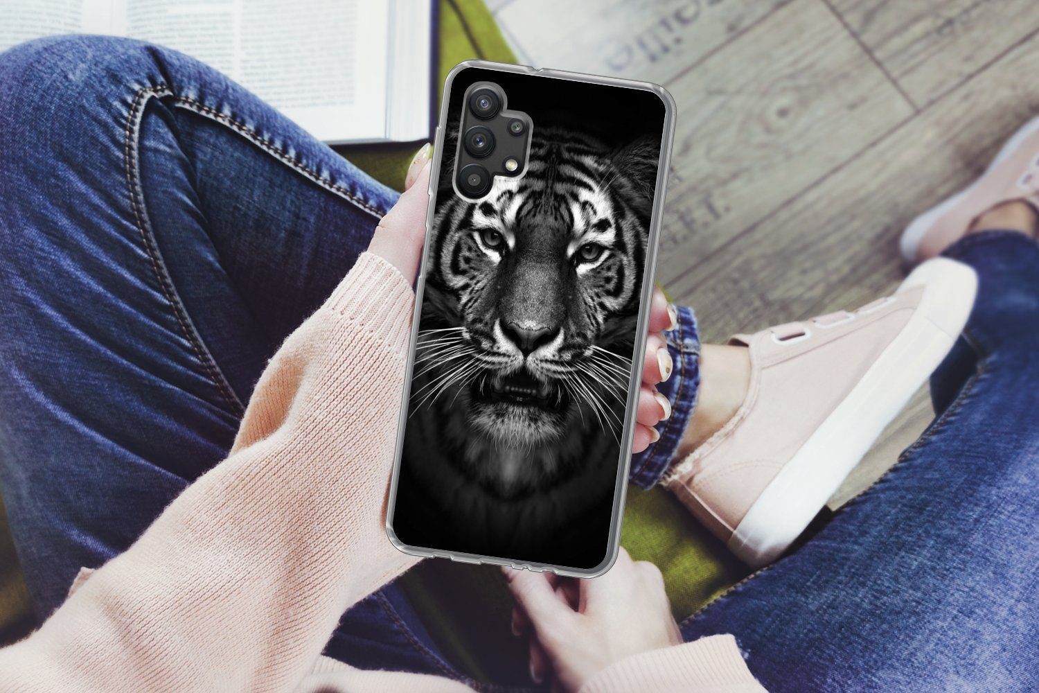 MuchoWow Handyhülle für Samsung Galaxy A32 5G Tiger - Tiere - Schwarz - Weiß - Porträt - W, Smartphone-Bumper, Print, Handy Schutzhülle Dünn