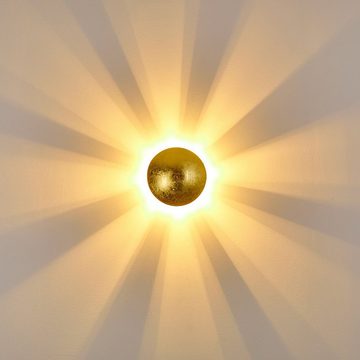 hofstein Wandleuchte »Godo« Wandlampe runde aus Metall in Gold mit Lichtspiel an der Wand, ohne Leuchtmittel, 2800 Kelvin, 1xG9, Innen mit Strahlen-Effekt in Struktur-Gold-Optik