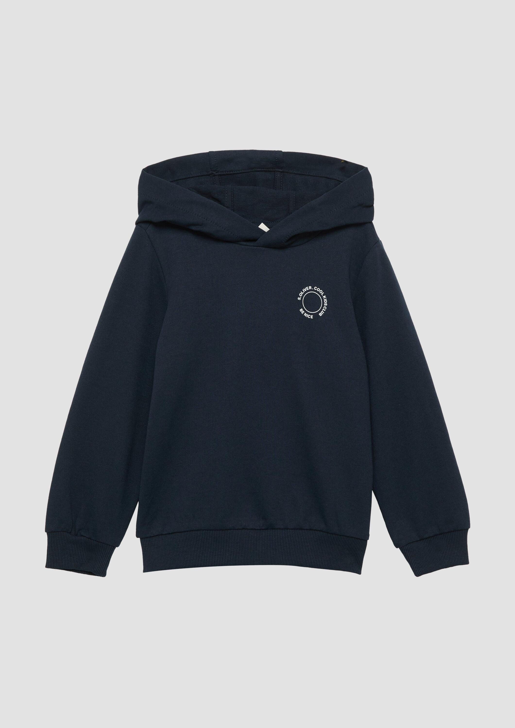 s.Oliver Sweatshirt Sweatshirt Unisex Kapuzen-Sweatshirt mit Rippbündchen und kleinem Print-Detail