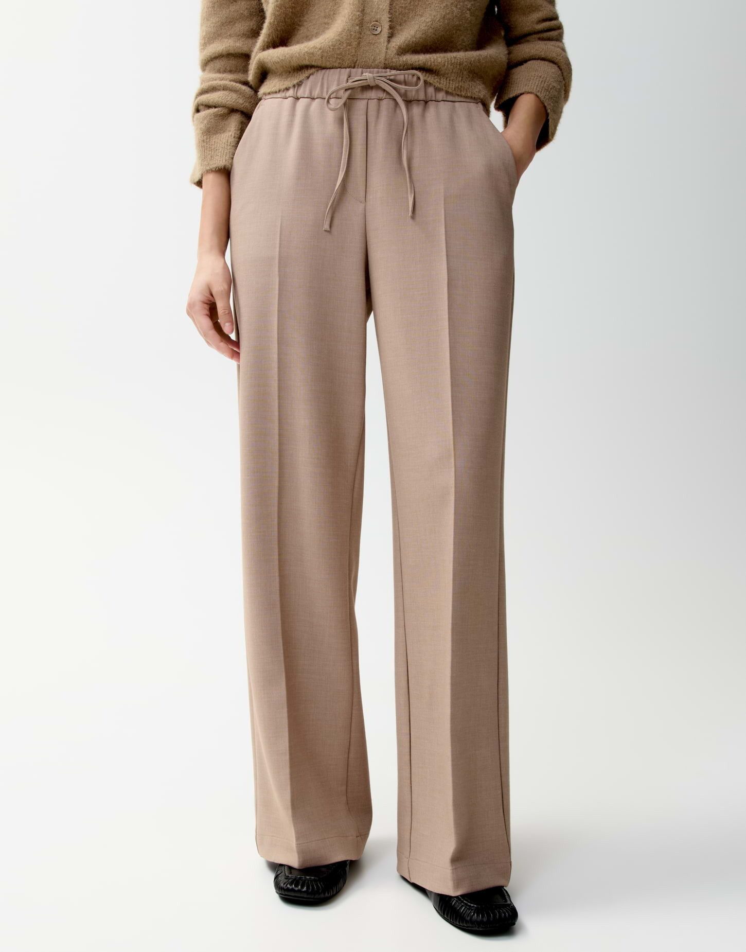 OPUS PANTS Stoffhose Mucia move aus Polyester mit weiter Passform Weiter, gerader Beinverlauf mit weichem Griff und Komfortbund