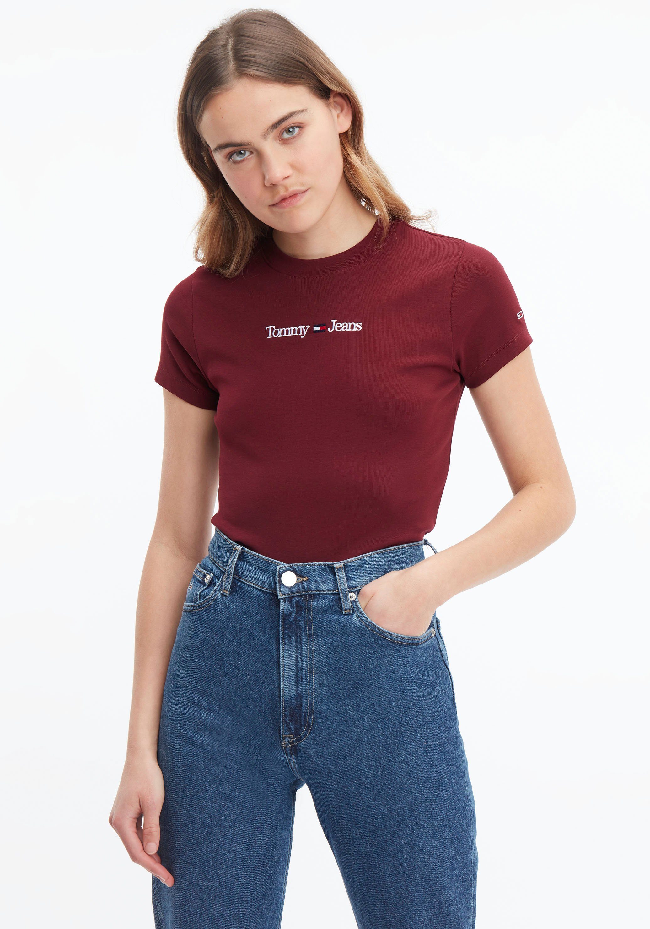 Kurzarmshirt TJW dunkelrot dezenten Tommy SS BABY Jeans mit LINEAR Tommy Jeans SERIF Stickereien