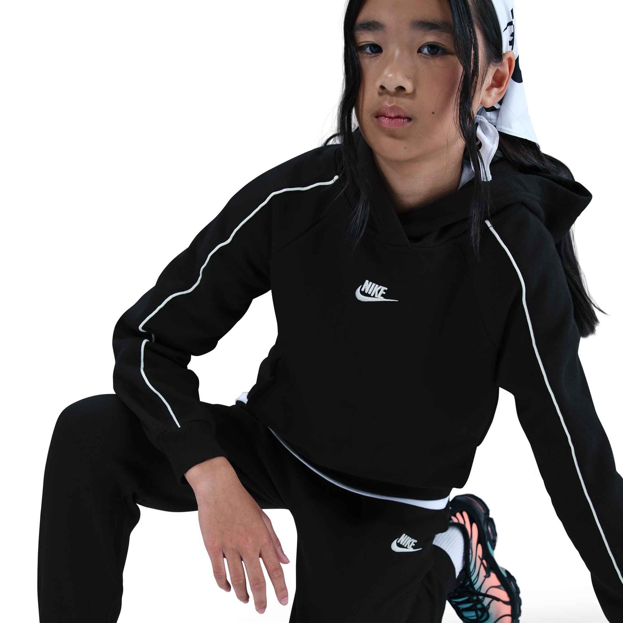 Nike Sportswear Trainingsanzug K NSW CLUB FLC HDY TRACKSUIT (2-tlg), zweiteiliges Set, aus Interlock-Material, schnell trocknend