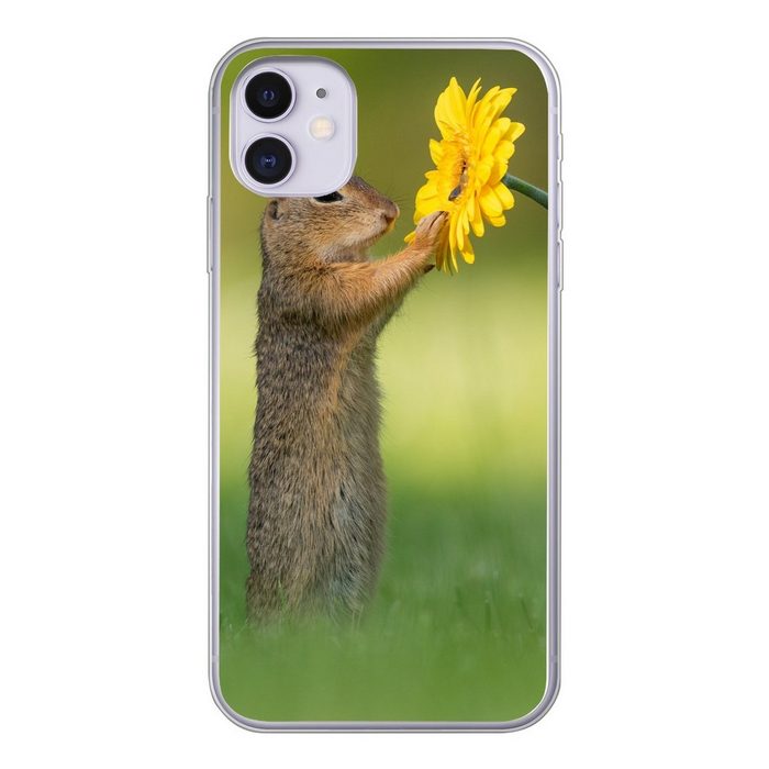 MuchoWow Handyhülle Eichhörnchen riecht an gelber Blume von Fotograf Dick van Duijn Handyhülle Apple iPhone 11 Smartphone-Bumper Print Handy