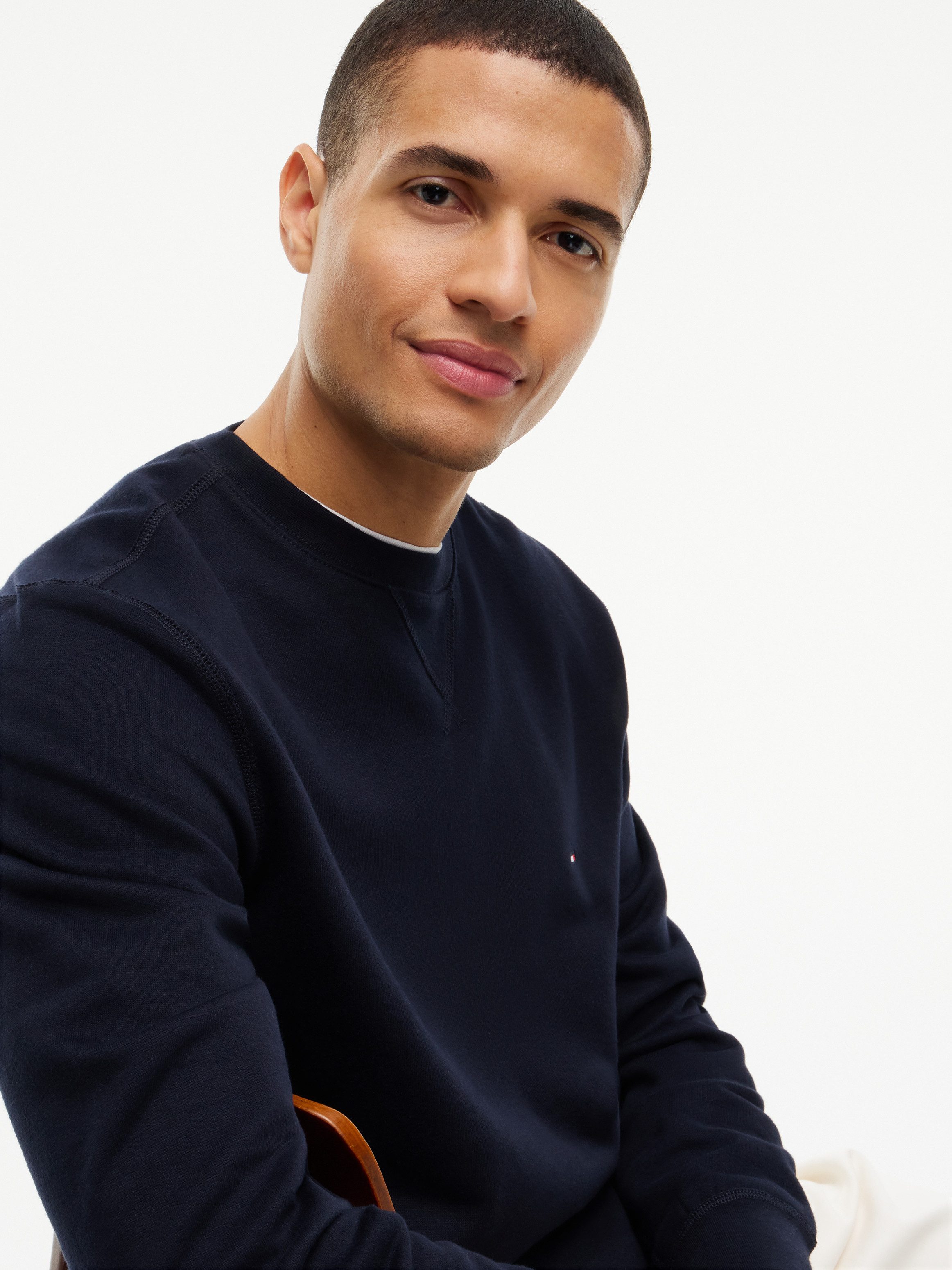 Tommy Hilfiger Sweatshirt ESSENTIAL FLEECE CREWNECK mit Tommy Hilfiger Logostickerei, Regular Fit