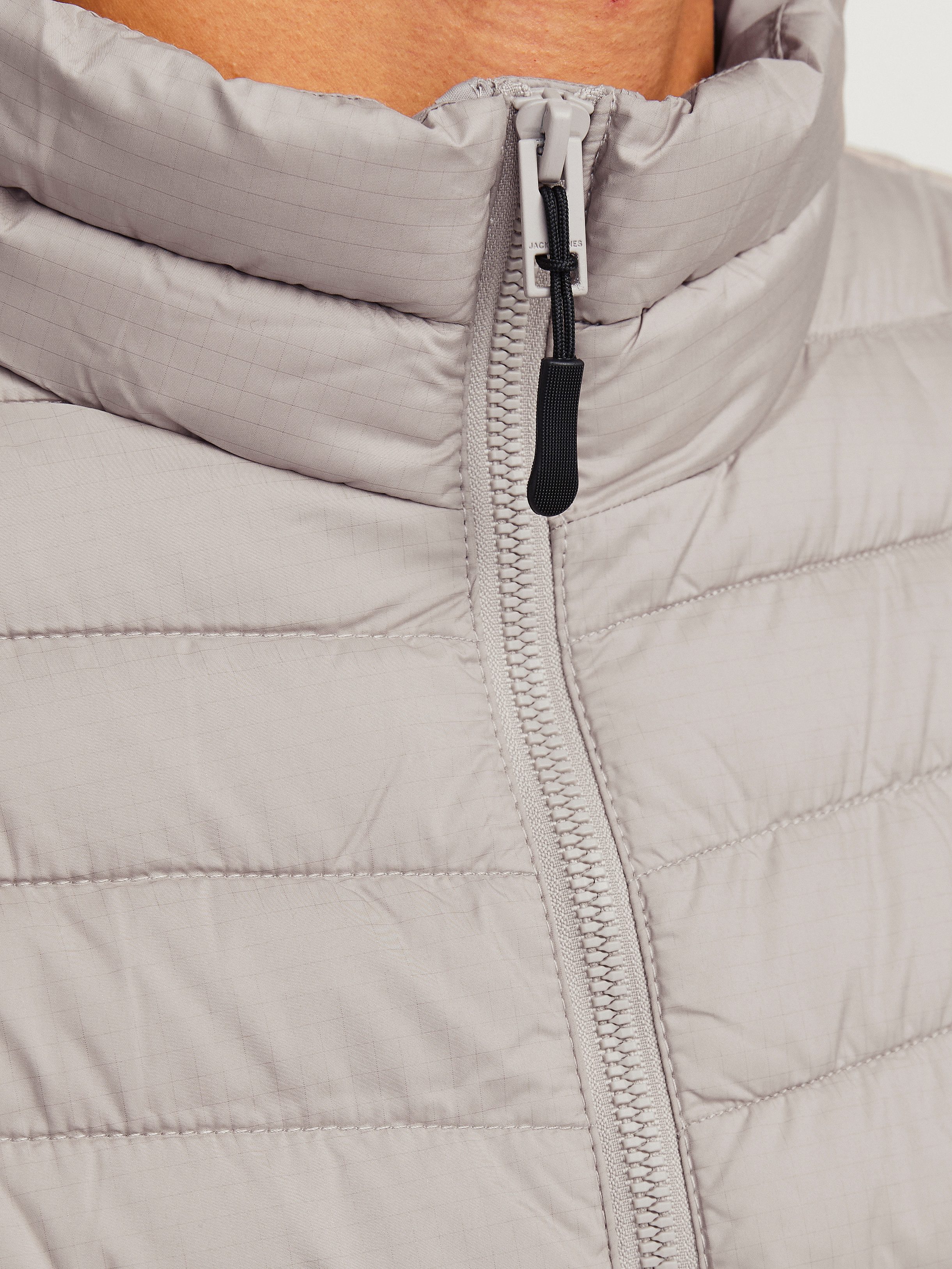 Jack & Jones Steppweste JJESTATE Praktische Weste mit Beutel, ideal für unterwegs unifarben, modisch, regular fit, Polyester