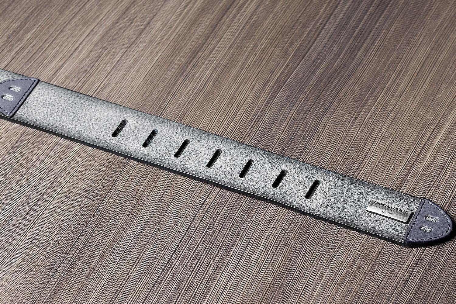 Cipo & Baxx Ledergürtel Designer Gürtel BA-CG106 (1-St) im eleganten Look mit Metall Patch