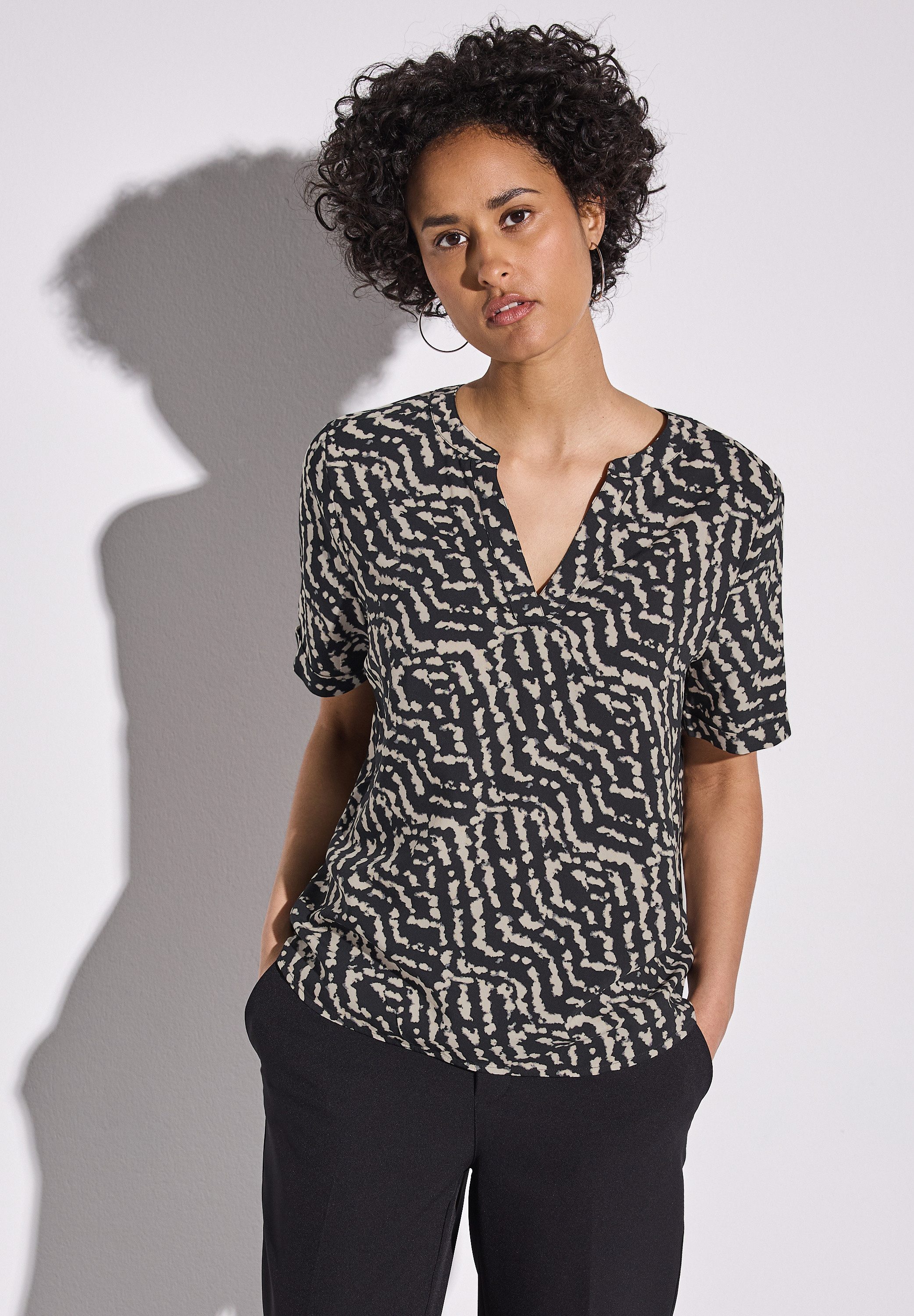STREET ONE Shirtbluse mit geschlitztem Rundhalsausschnitt