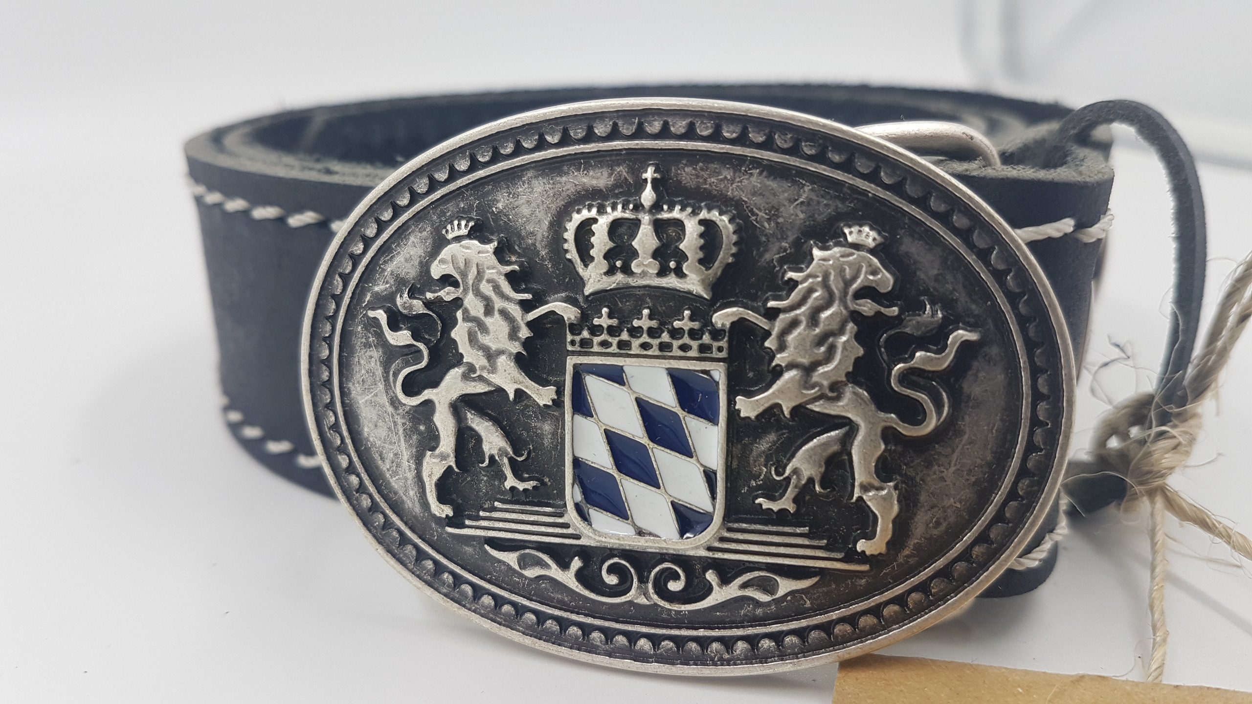 Pezzo D'oro Koppelgürtel Koppelgürtel Bayerisches Wappen, Löwe, Bayernraute blau emailiert (1-teilig) Gürtel aus Büffelleder, weiß gesteppt