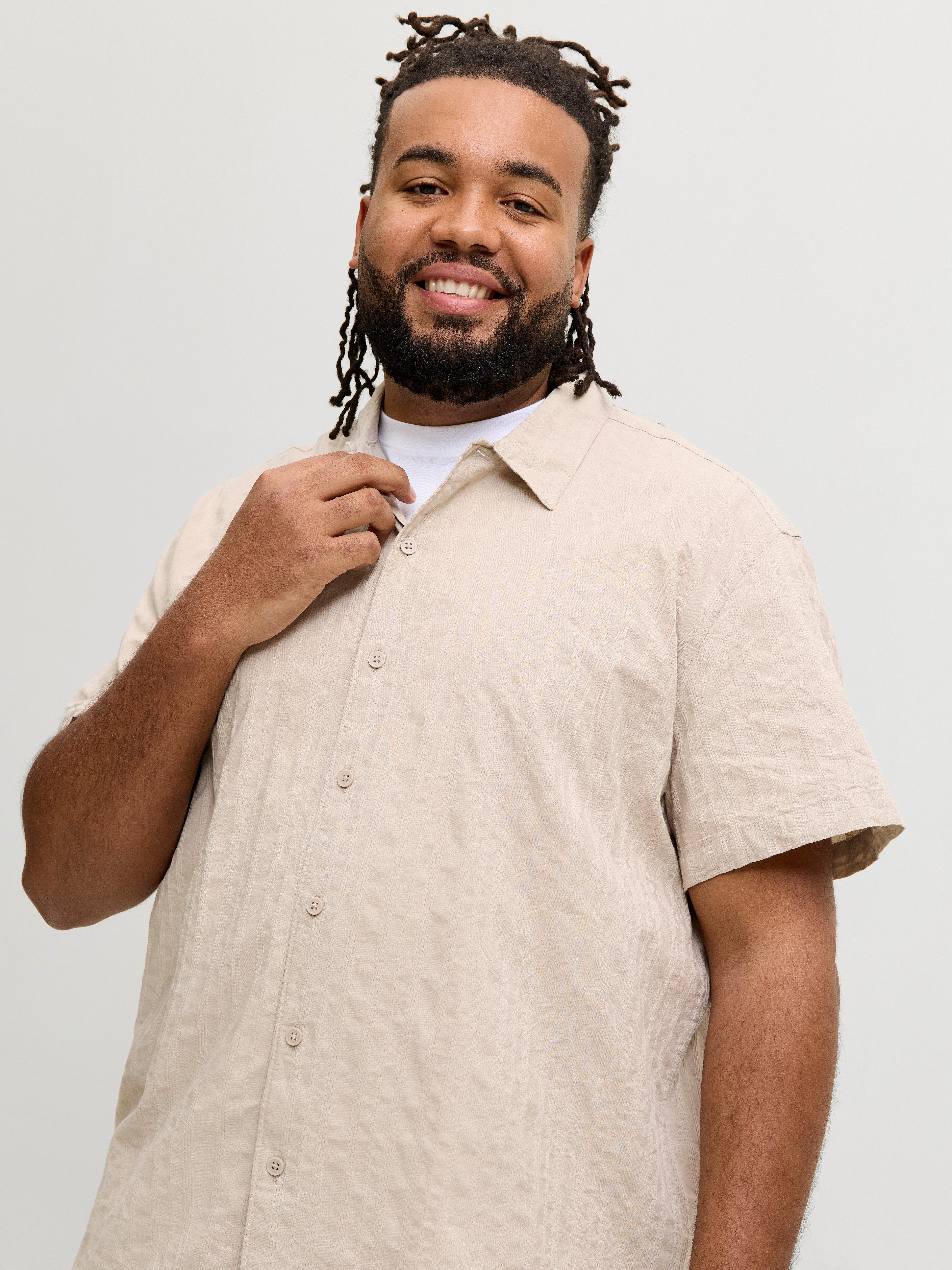 Jack & Jones PlusSize Kurzarmhemd JORRIVIERA TEXTURE SHIRT SS PLS mit Knopfleiste – Bild 2 von 5