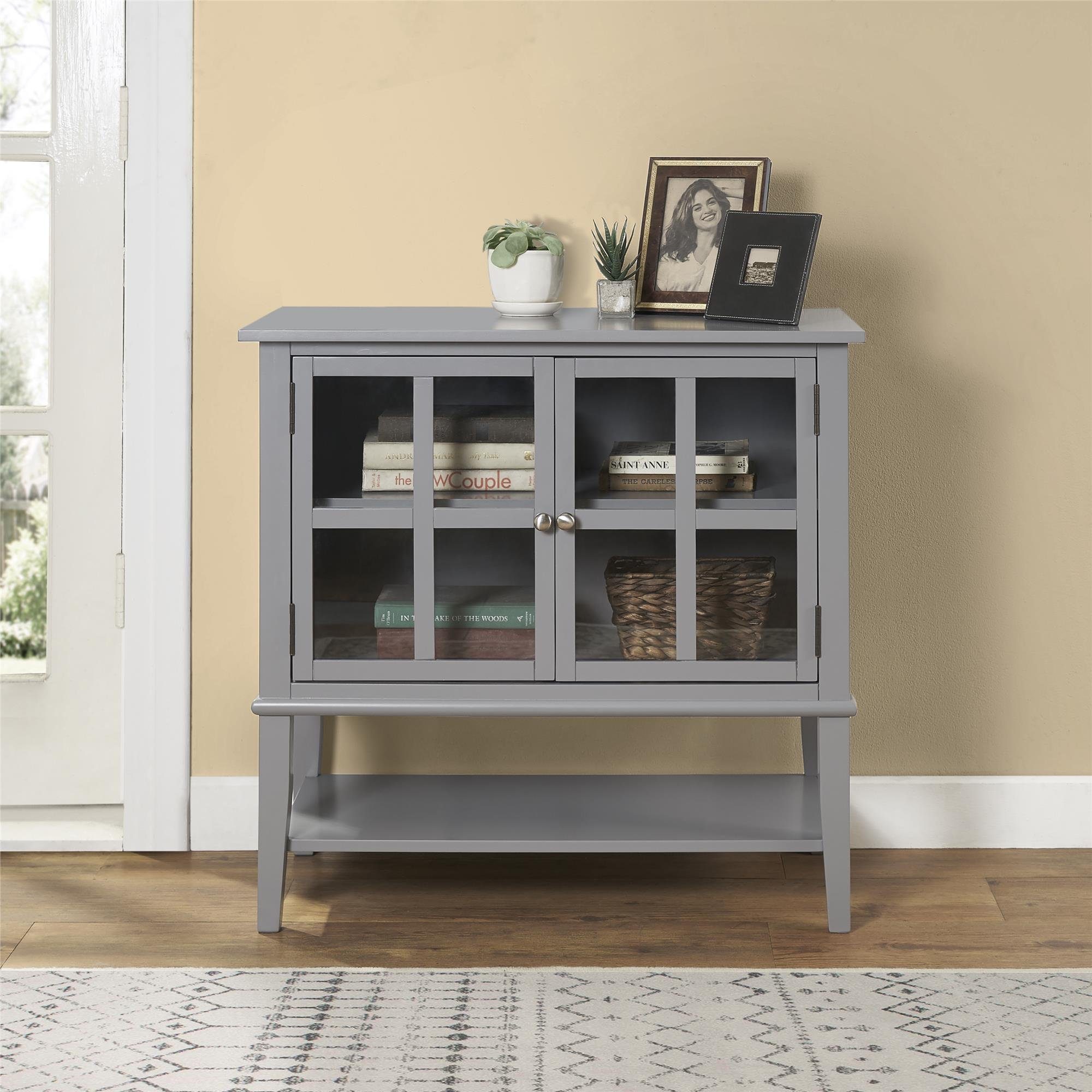 loft24 Highboard Franklin - Vitrinenschrank Vitrine Sideboard Schrank mit Glastüren, 2 Glastüren, 1 Ablagefach, MDF, Massivholz, Landhausstil