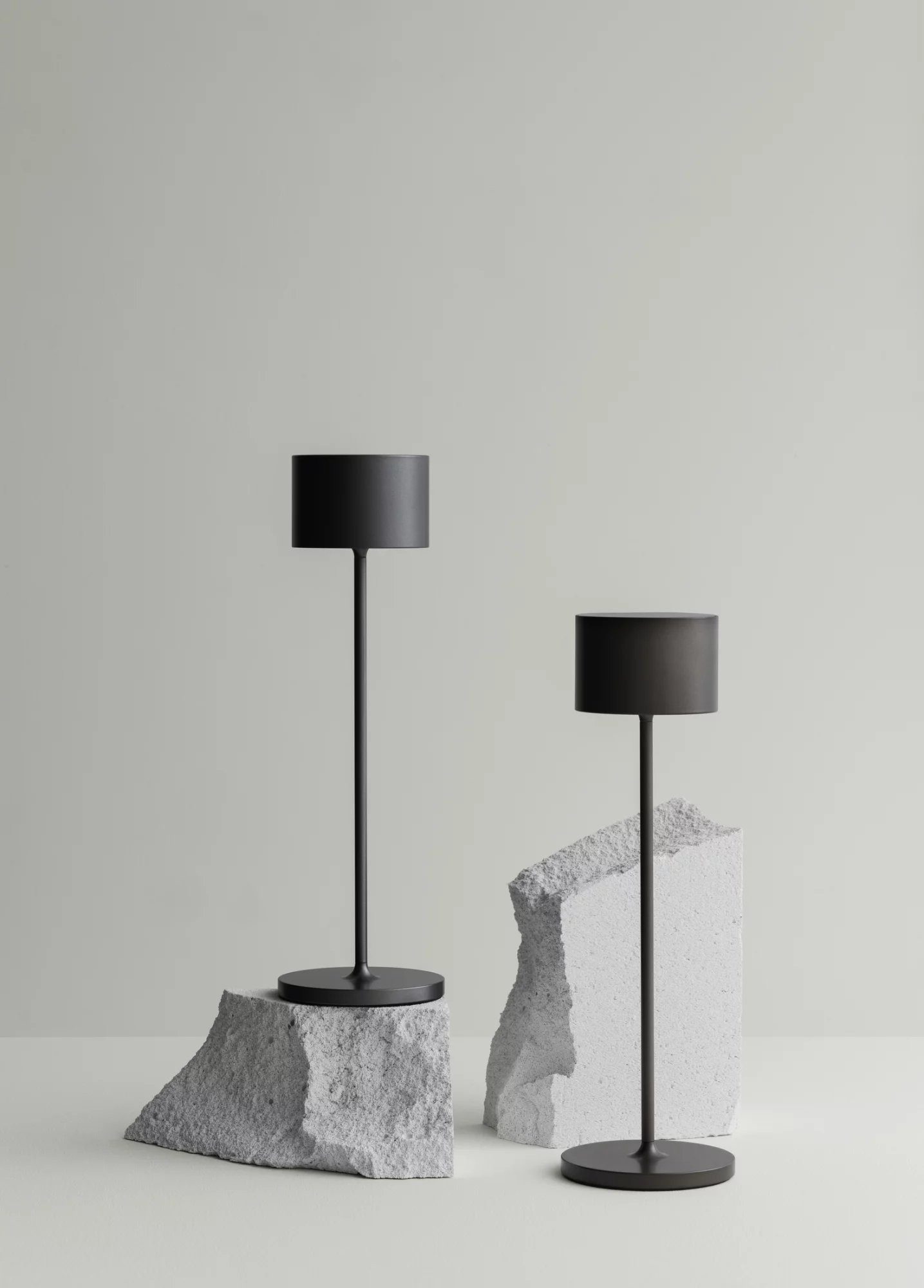 blomus LED Tischleuchte -FAROL- Mobile LED-Tischleuchte: Akku Leuchte für Innen & Außen, LED fest integriert, Warmweiß, 3000 Kelvin, 40Std. Brenndauer, IP54, Warmweiß, Akku, Outdoor, 115 Lumen