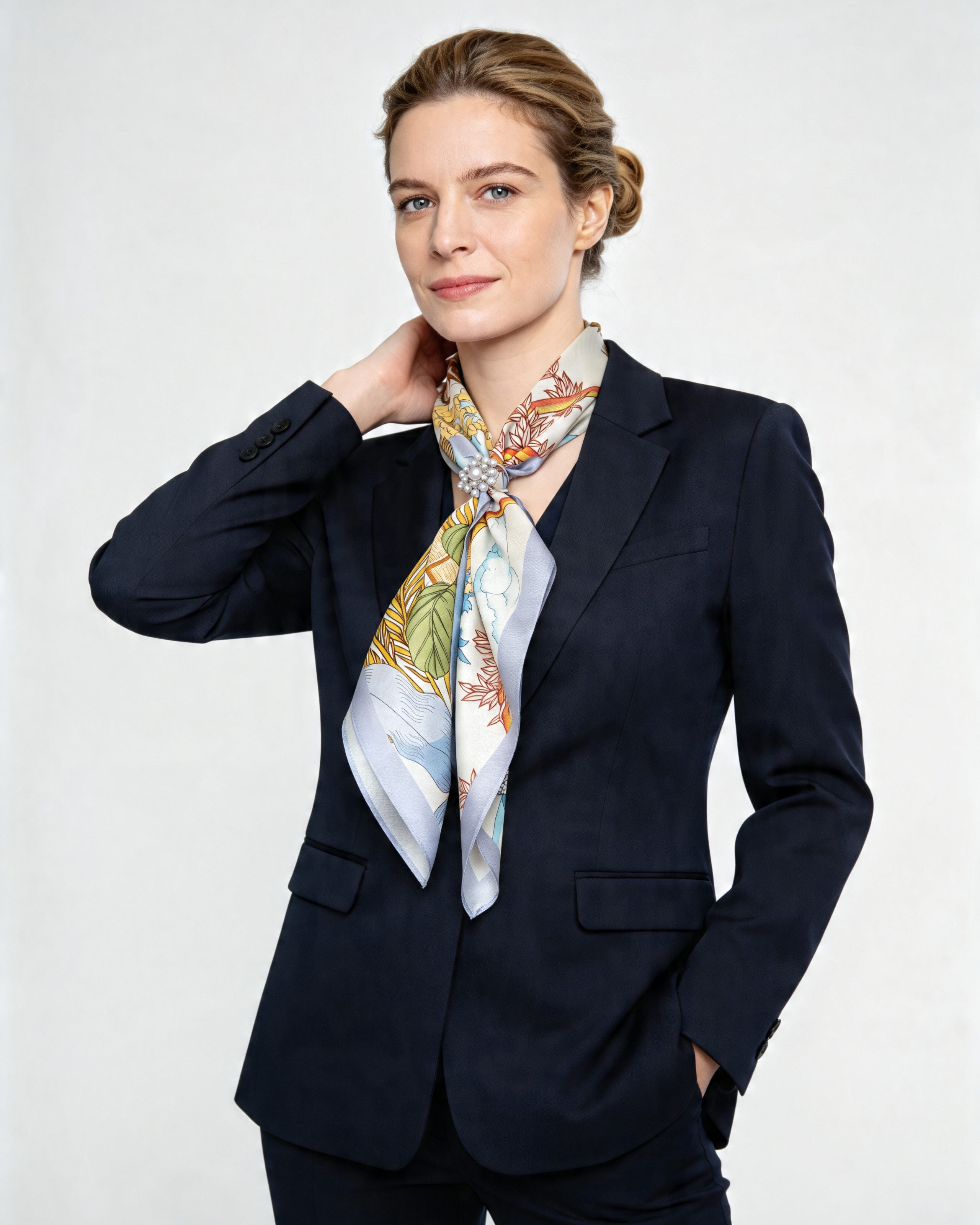 MayTree Seidentuch Premium Twill-Seide quadratisch 64x64cm, Sky Garden flieder, (Stück), 100% Twill-Seide mit pastelligem Tropenlandschafts-Motiv.