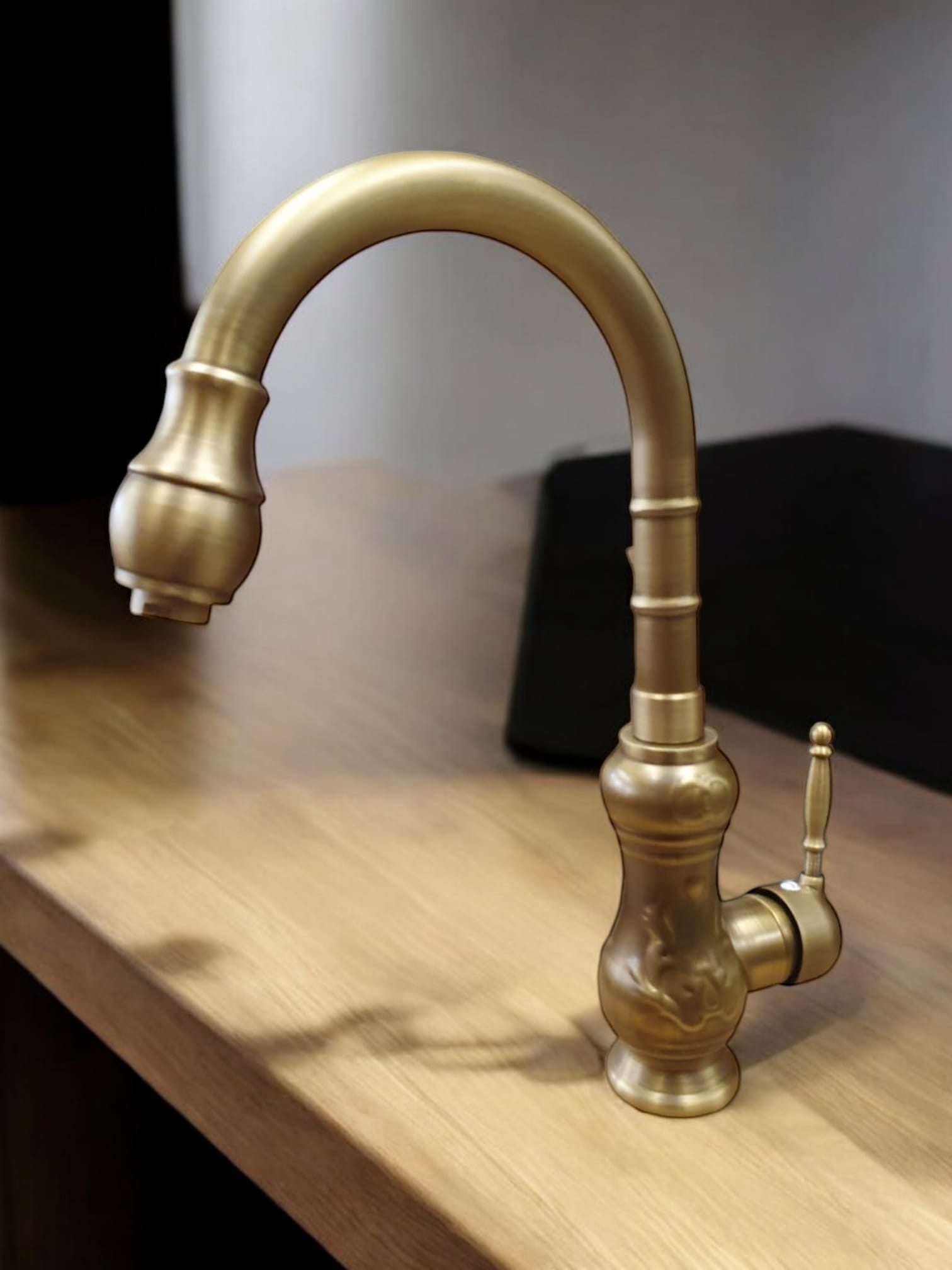 Kinaree Badarmatur Retro Messing Wasserhahn TARIK Messing, gebürstet