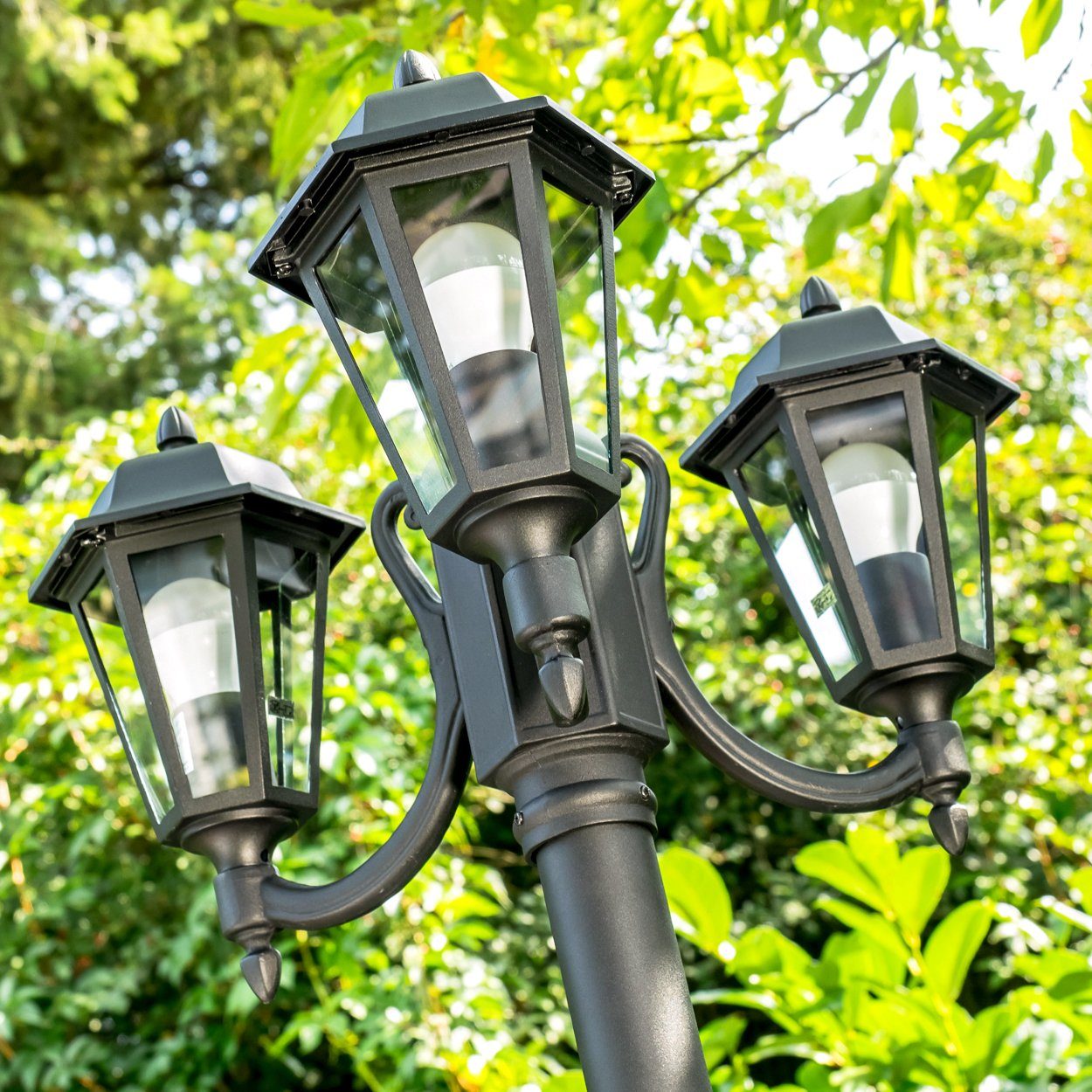 hofstein Außen-Stehlampe »Parco« Außenleuchte Kandelaber in antikem Look, ohne Leuchtmittel, Aluguss in Schwarz matt mit Milchglas-Scheiben, 3-armig, E27, IP44 – Bild 3 von 5