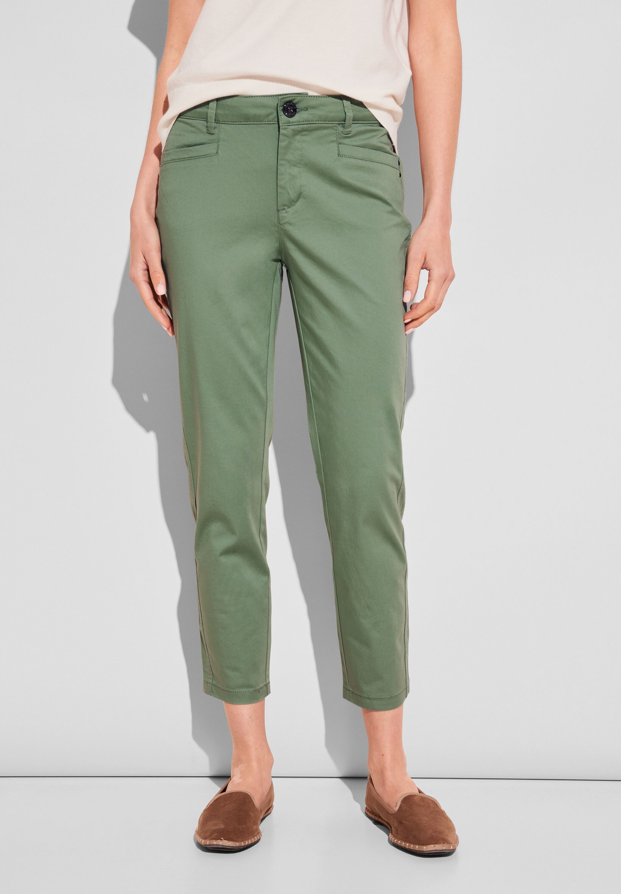 STREET ONE Chinohose in Satin-Optik