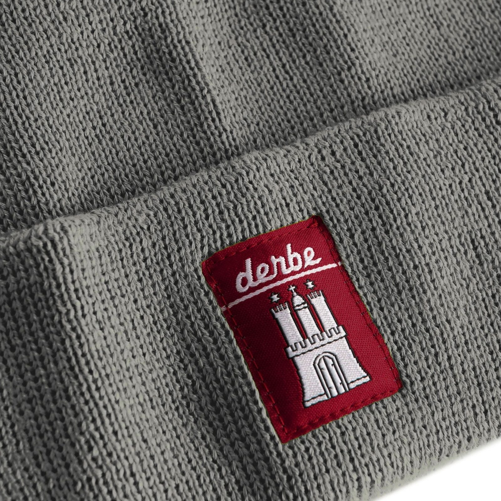 Derbe Strickmütze Mütze Bonnet mit Logo-Patch auf Vorderseite