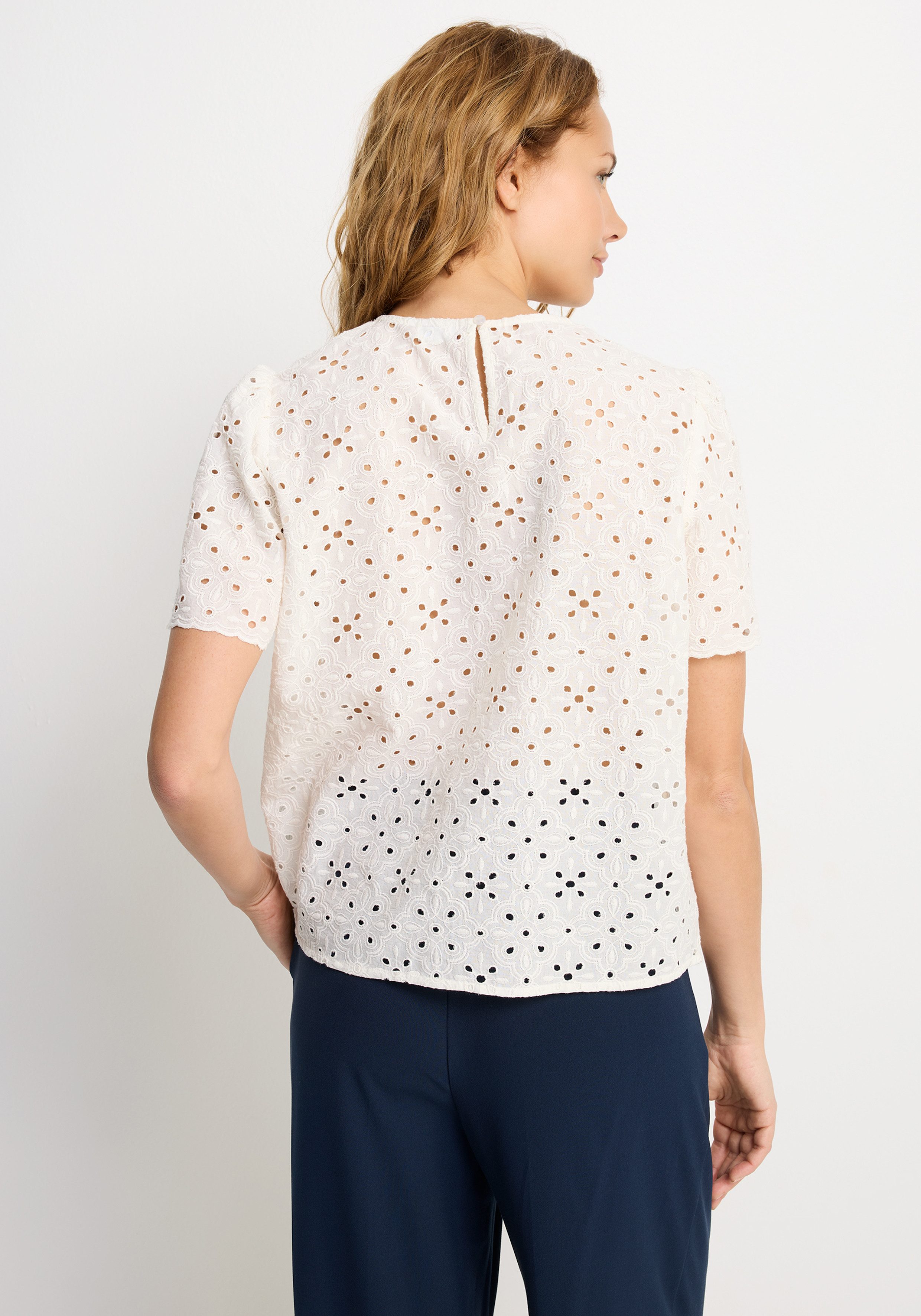 LASCANA Kurzarmbluse mit Lochstickerei, Damenbluse, casual-elegant – Bild 3 von 5