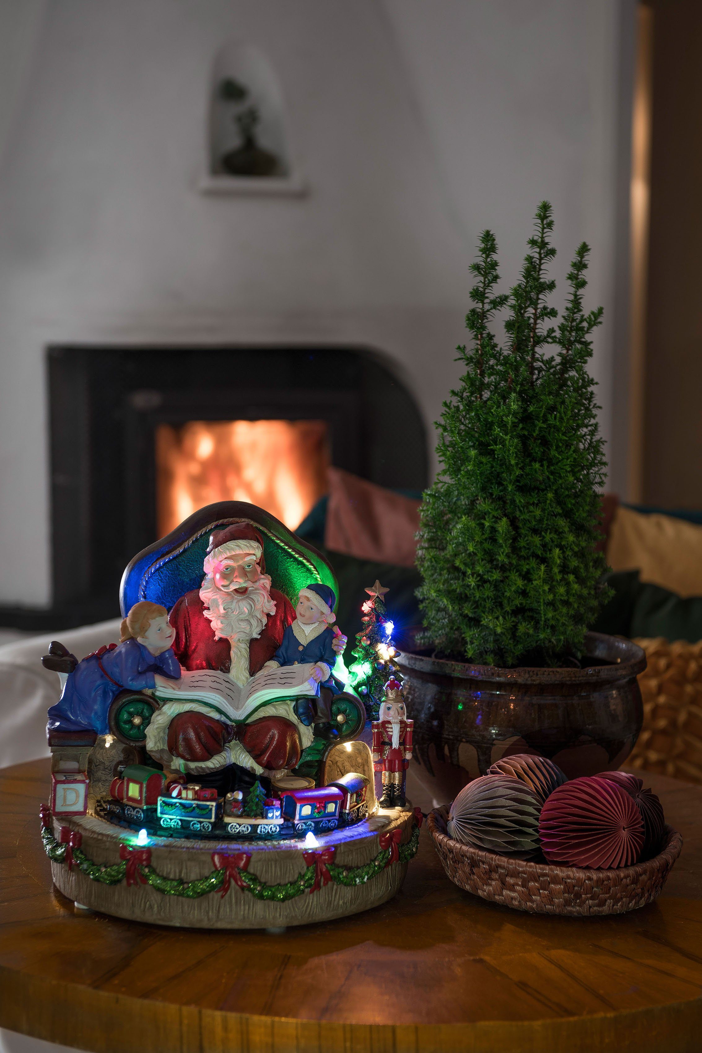 KONSTSMIDE Weihnachtsfigur Weihnachtsdeko (1 St), LED Szenerie Weihnachtsmann mit Kindern und Zug