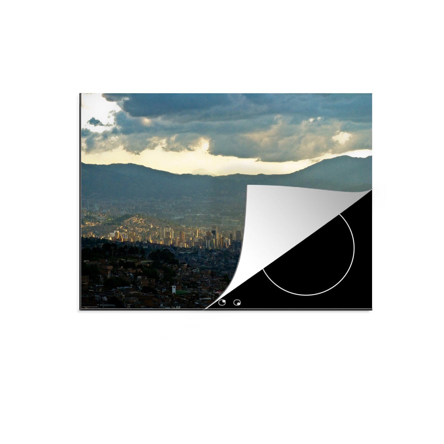 MuchoWow Herdblende-/Abdeckplatte Gelber Sonnenuntergang über dem Zentrum von Medellín in Südamerika, Vinyl, (1 tlg), 70x52 cm, Mobile Arbeitsfläche nutzbar, Ceranfeldabdeckung