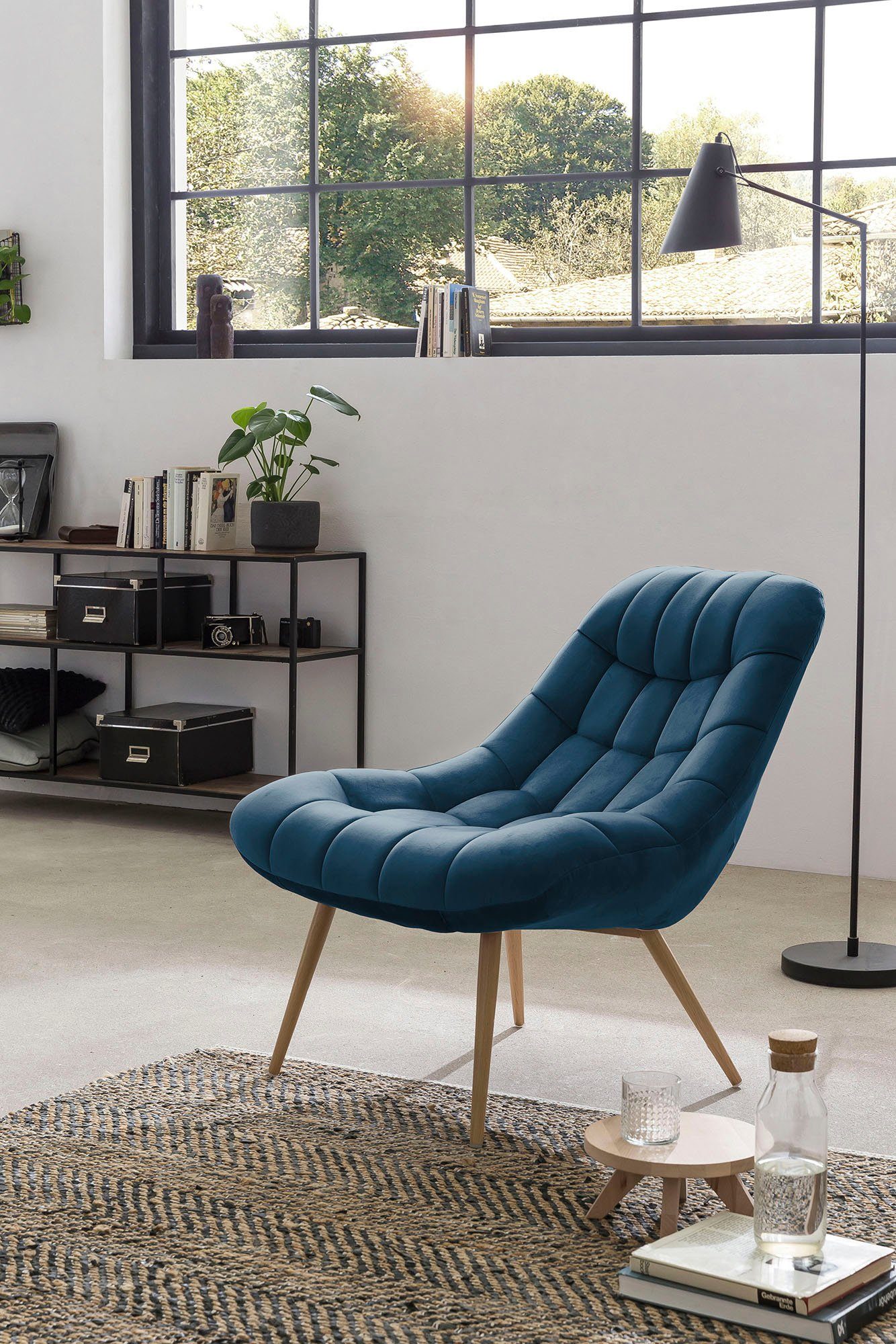 SalesFever Relaxsessel, mit XXL-Steppung, mit schwarzen oder naturfarbenen Beinen blau/holzfarben | Sessel