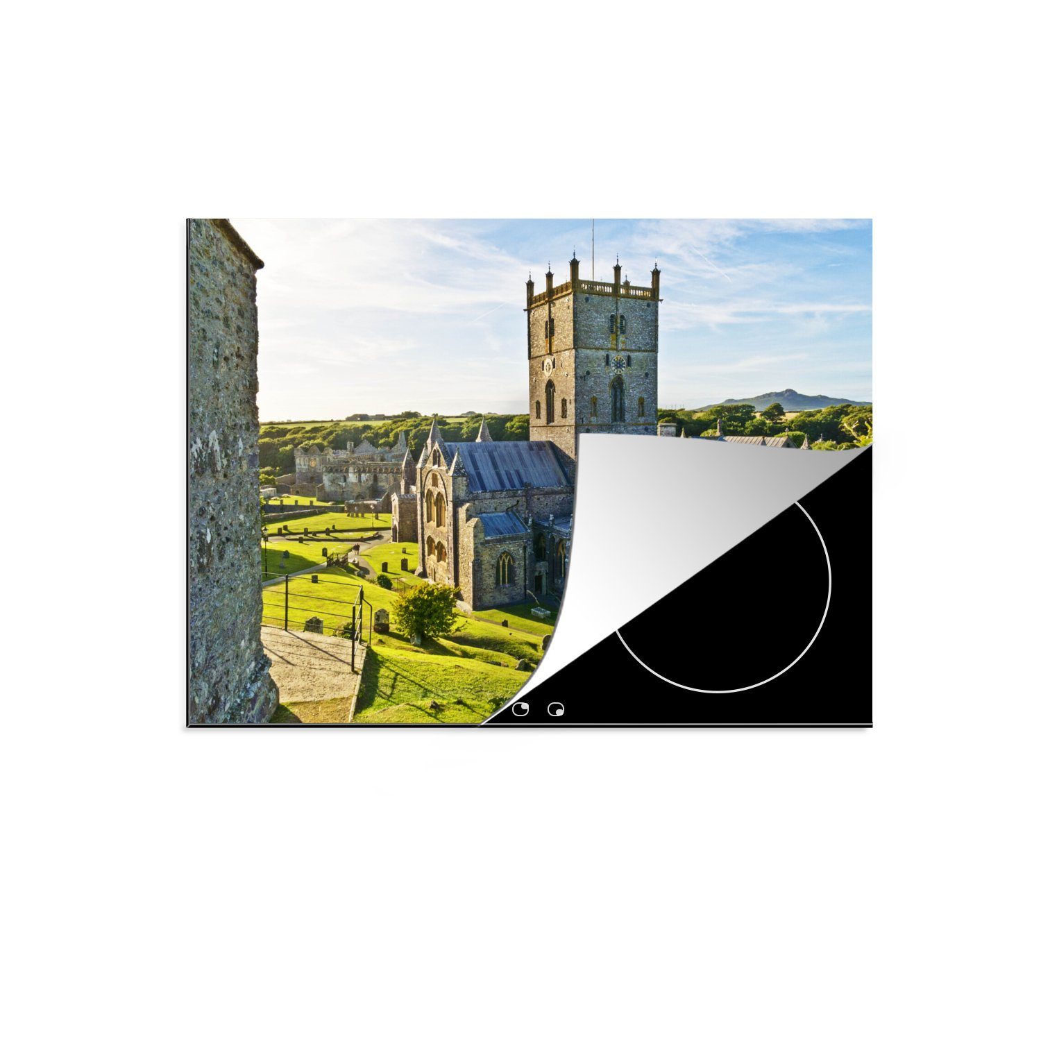 MuchoWow Herdblende-/Abdeckplatte St. Davids Kathedrale vom Wales Coast Path in Pembrokeshire, Vinyl, (1 tlg), 70x52 cm, Mobile Arbeitsfläche nutzbar, Ceranfeldabdeckung