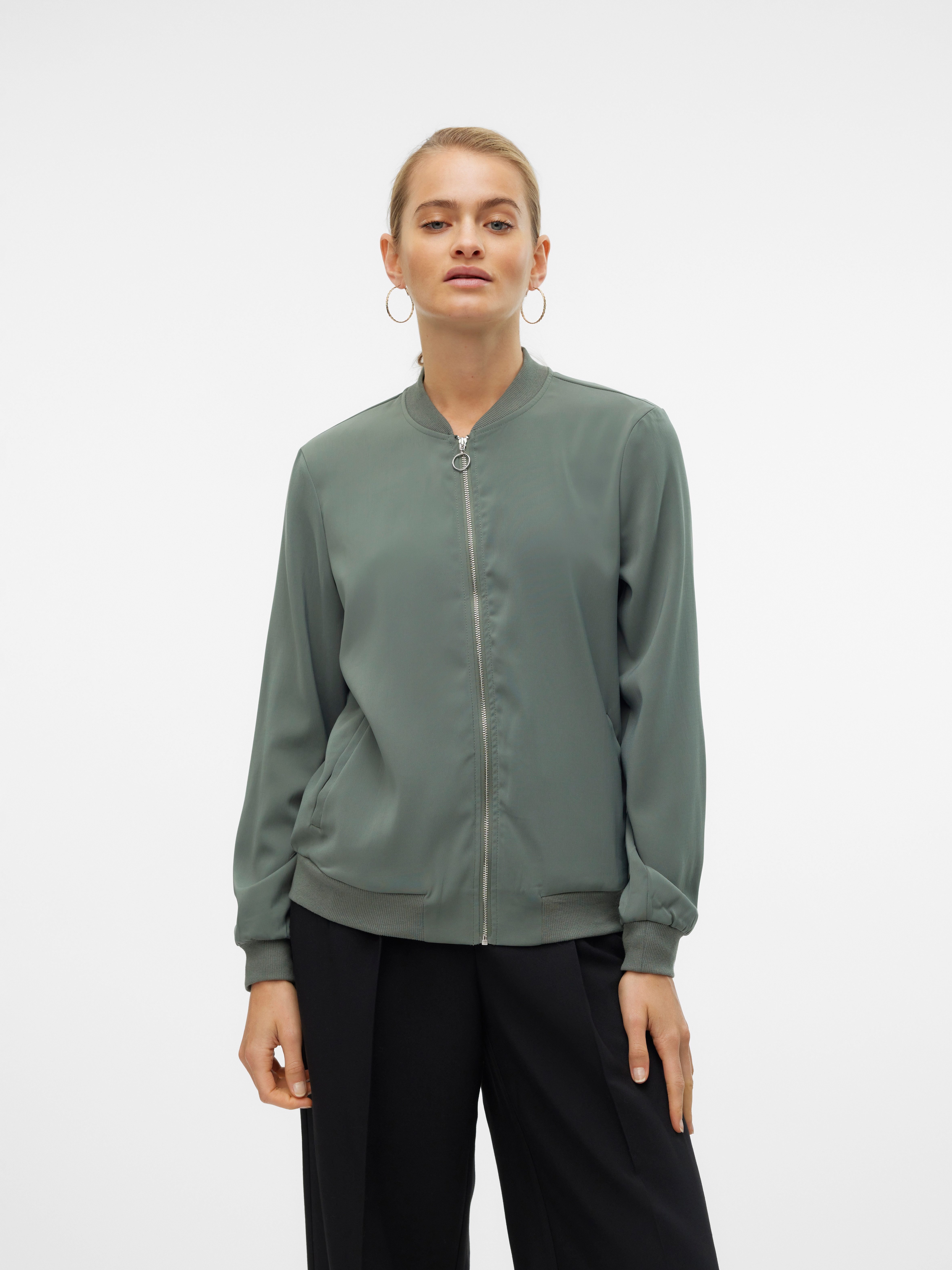 Vero Moda Bomberjacke VMCOCO L/S BOMBER NOOS in modisch kurzer Form, mit Stretch