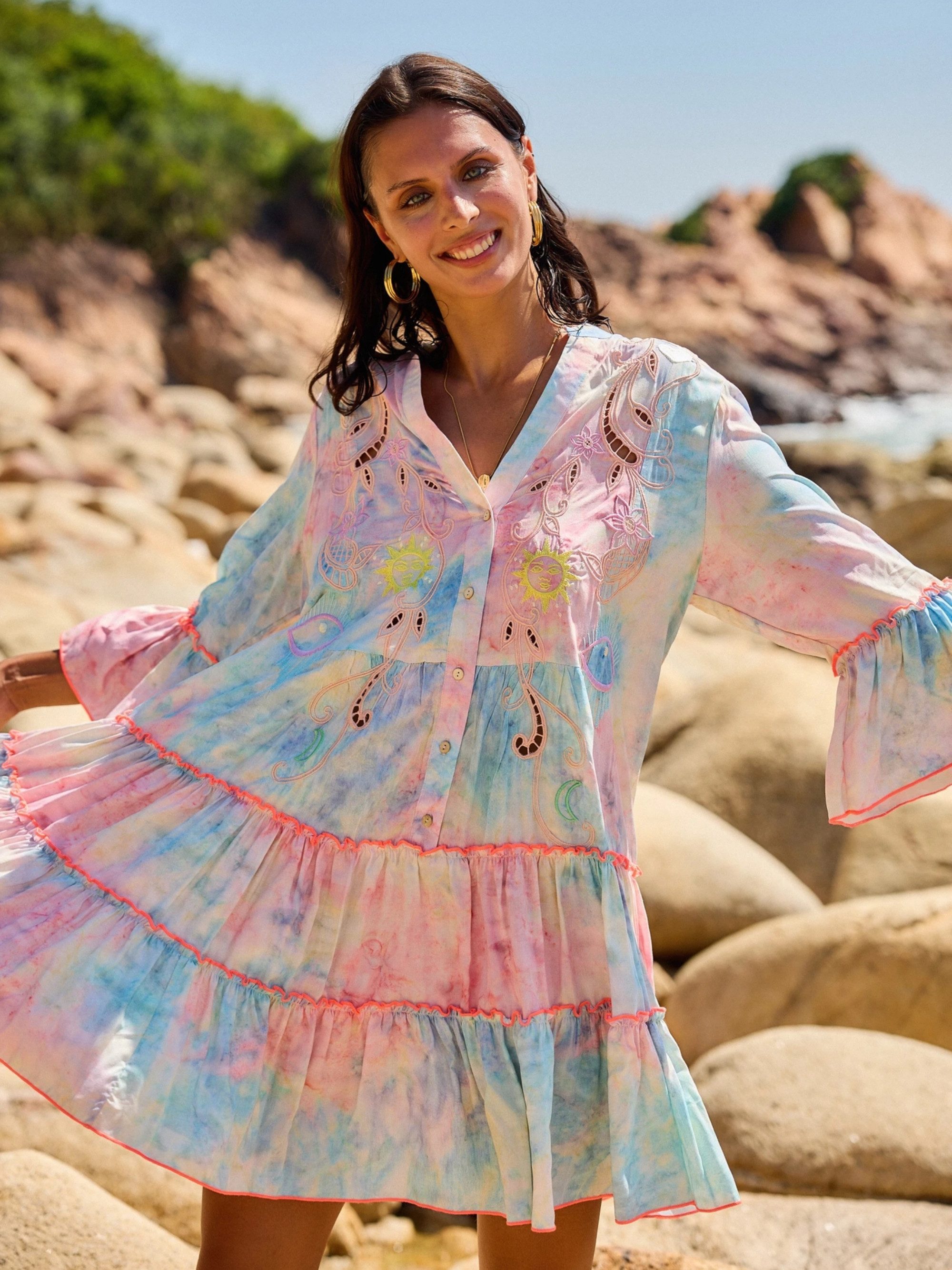 ANNIS Fashion & Accessoires Tunikakleid "LAGUNA BREEZE" (1-tlg) aus Viskose, sommerliche Farben, mit Lochstickerei