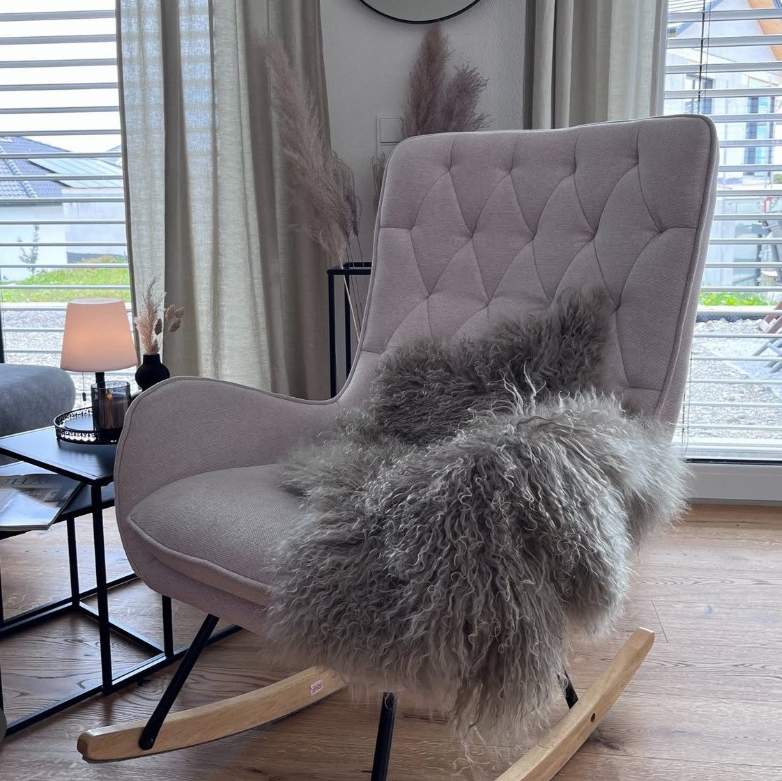 LIRA Deko Fellteppich Lammfell Tibetlamm Echtfell Lammteppich - Läufer große Farbauswahl, fellförmig, waschbar, in verschiedenen Größen, weich & langlebig