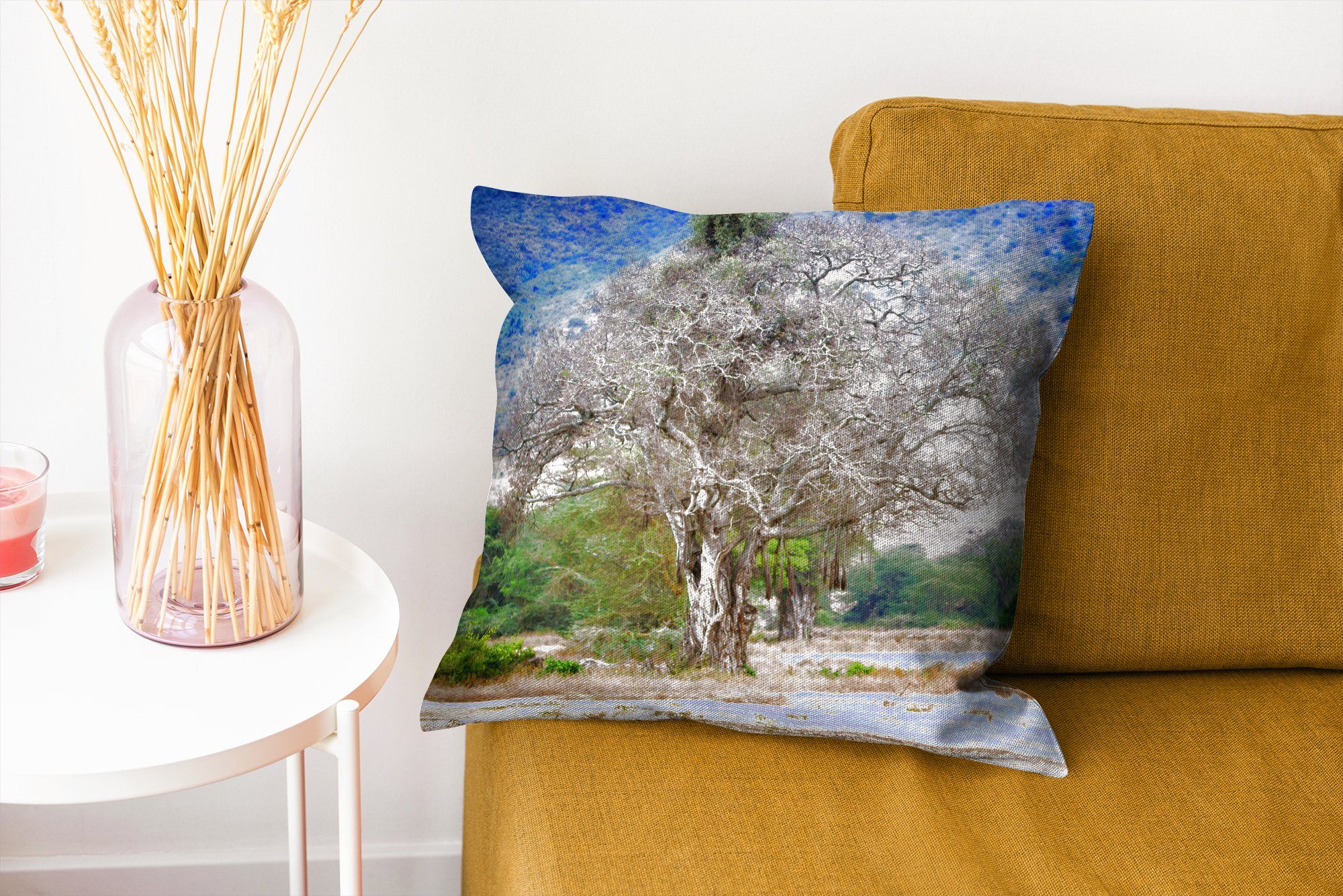 im Foto Zierkissen für Deko, schönes MuchoWow mit Schlafzimmer, Affenbrotbaums eines Sofakissen Füllung Wohzimmer, Ein Dekokissen Ngorongoro-Krater,