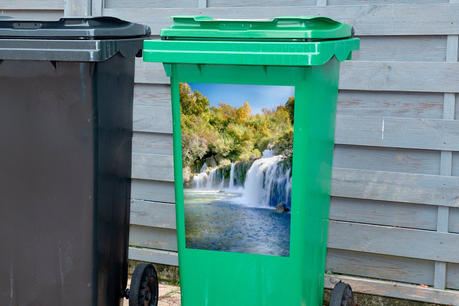 (1 Wandsticker Container, des Krka Abfalbehälter Wasserfälle Kroatien MuchoWow Sticker, Mülltonne, Mülleimer-aufkleber, Die Flusses St), im Krka-Nationalpark in