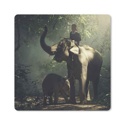 MuchoWow Gaming Mauspad Elefantentrainer mit einem Elefanten und seinem Baby im Wald (1-St), Gaming, Rutschfester Unterseite, Mausunterlage, 80x80 cm, XXL, Großes