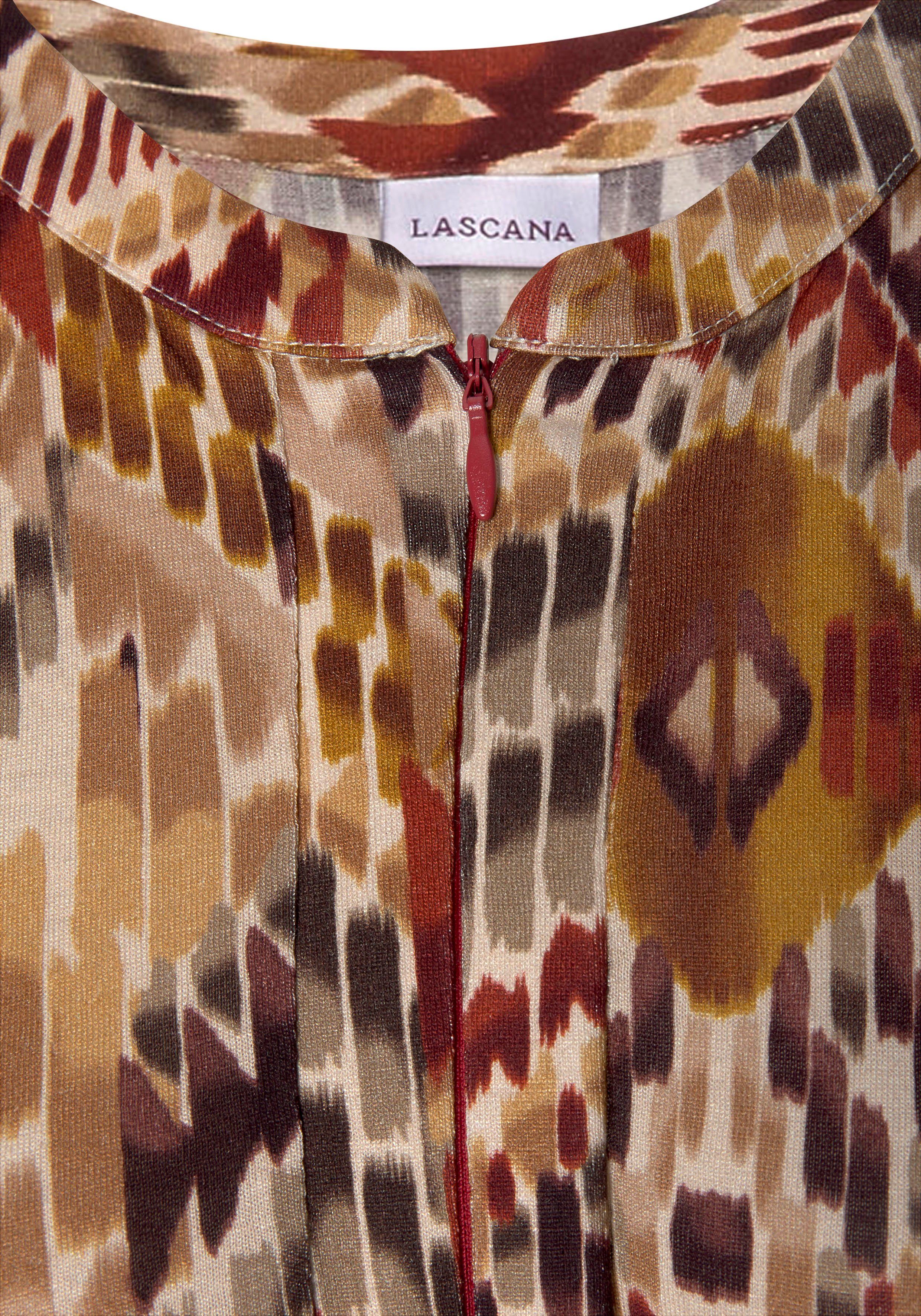 LASCANA Midikleid mit Reißverschluss am Ausschnitt und Tailleneinsatz, Ethnoprint figurbetontes Jerseykleid, Viskosekleid, elegantes Sommerkleid – Bild 5 von 5