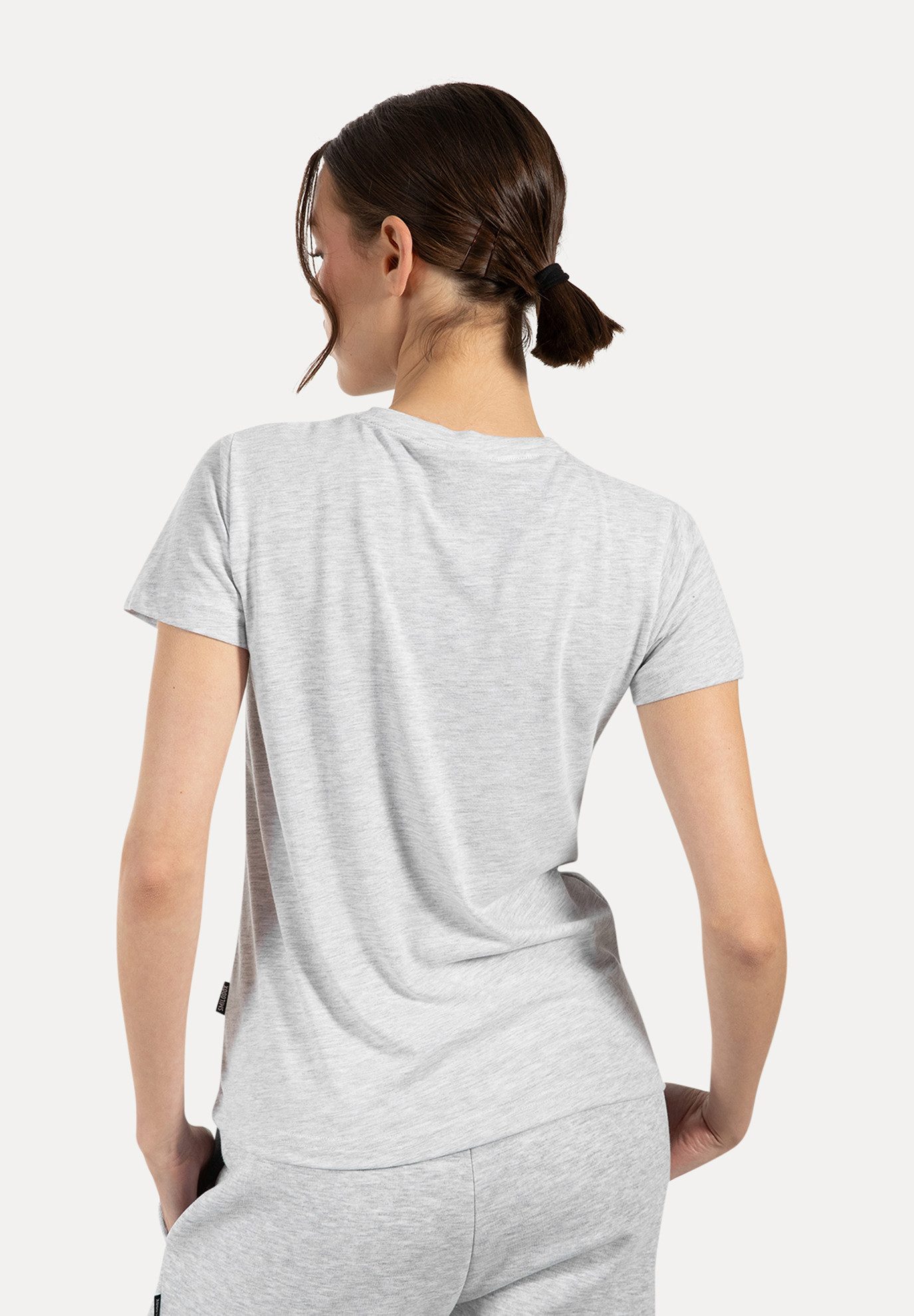 Smilodox T-Shirt Laurena, Schlichtes Shirt, graviertes Metallabel, Weiches günstig online kaufen