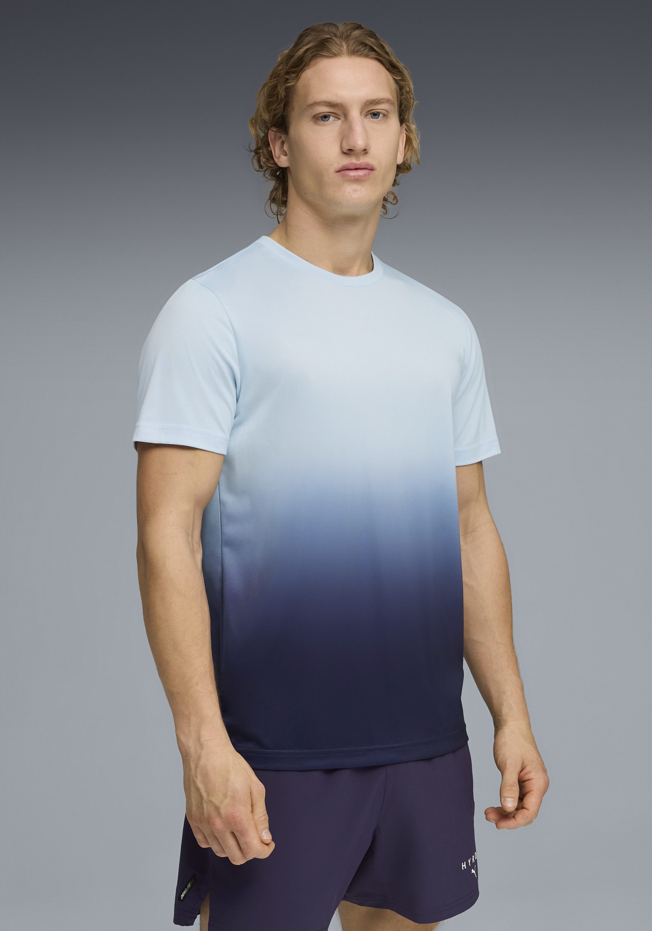 PUMA Trainingsshirt M X HYROX POLY GRAPHIC TEE reguläre Passform, Kurzarm, für Fitness und sportliche Aktivitäten