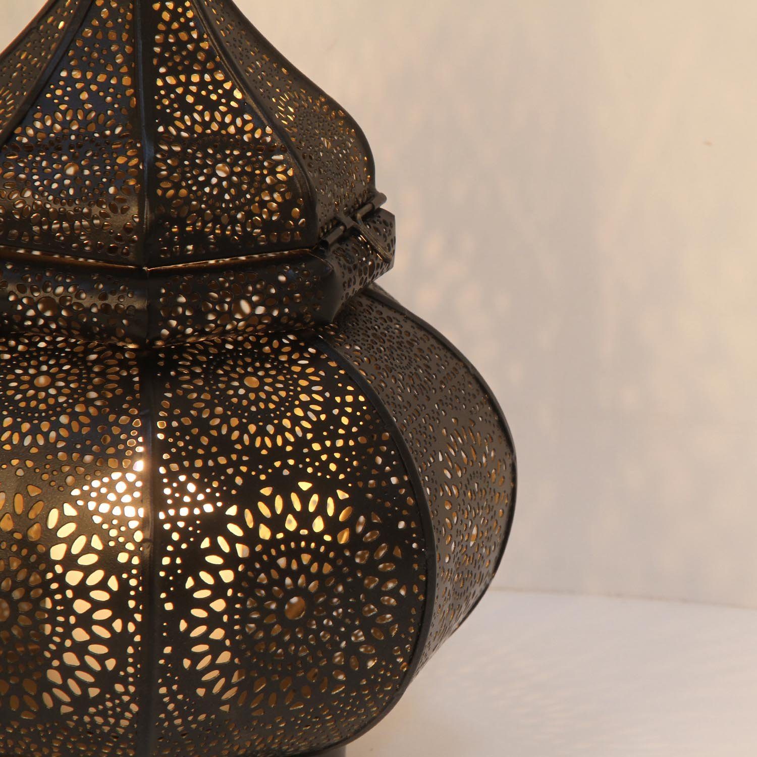 Casa Moro Bodenwindlicht Orientalische Laterne Abir Schwarz 30cm Windlicht (Marokkanischer Kerzenhalter Deko Leuchte, 1 St), originelle Geschenk Idee Ostern Mut – Bild 4 von 5