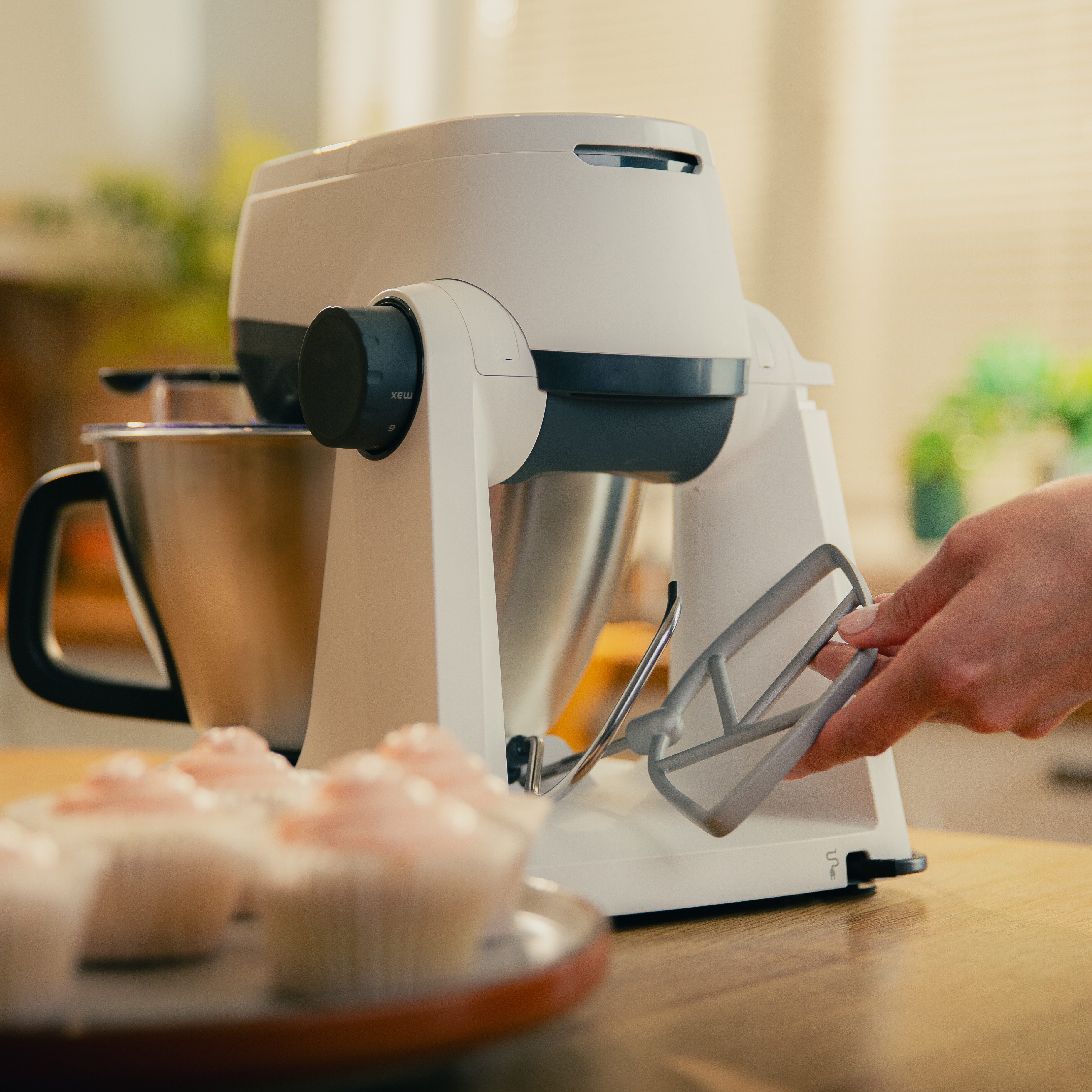 KENWOOD Küchenmaschine Küchenmaschine Multi Tasker KHC30.000WH inkl. 4,3L Schüssel, Spritzschutz & 3 Aufsätze, 1000 W, 4,3 l Schüssel, Aufbewahrung für 2 Aufsät – Bild 4 von 5