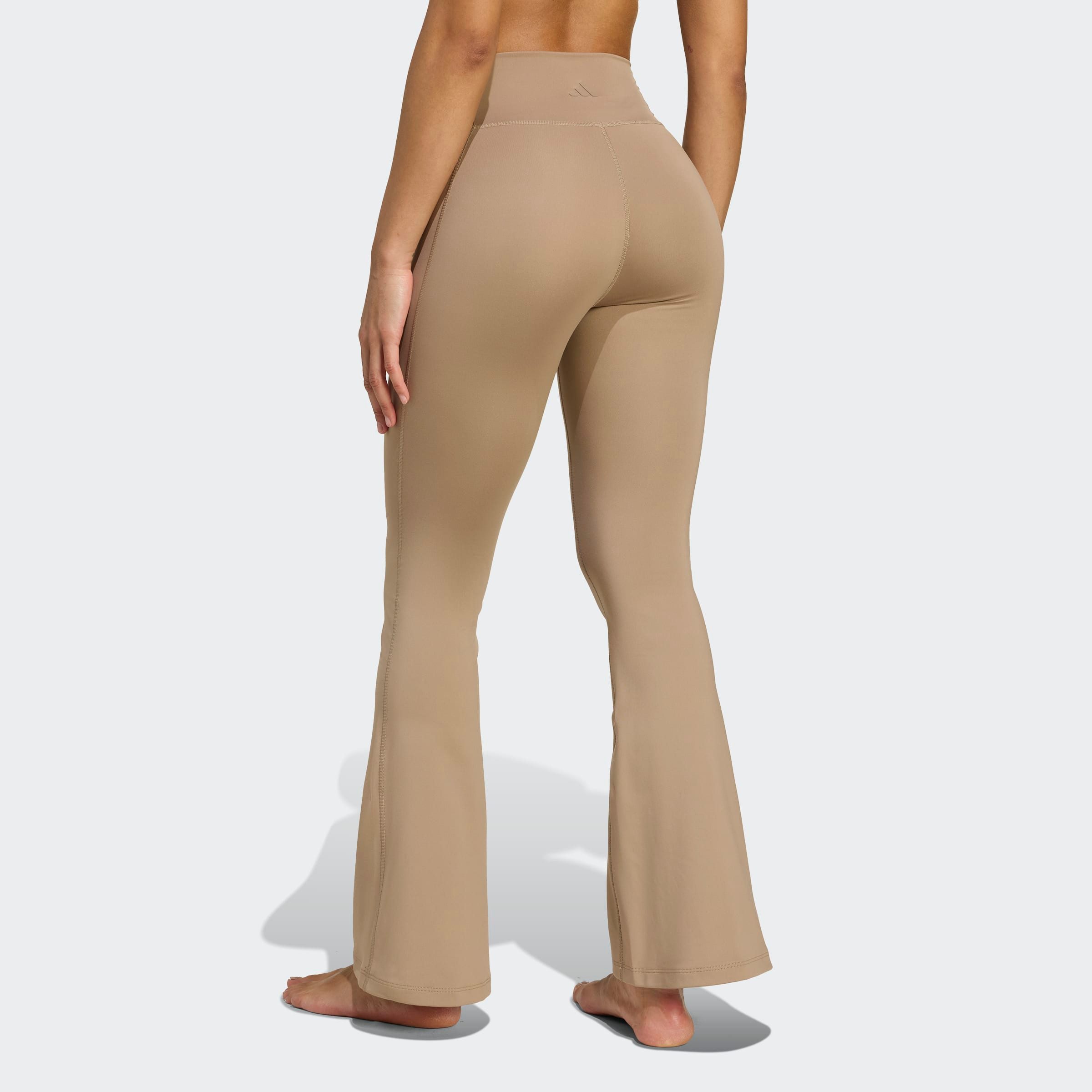 adidas Performance Trainingstights ALLME ESS FLARE mit ausgestelltem Bein, aus weichem und dehnbarem Strickmaterial