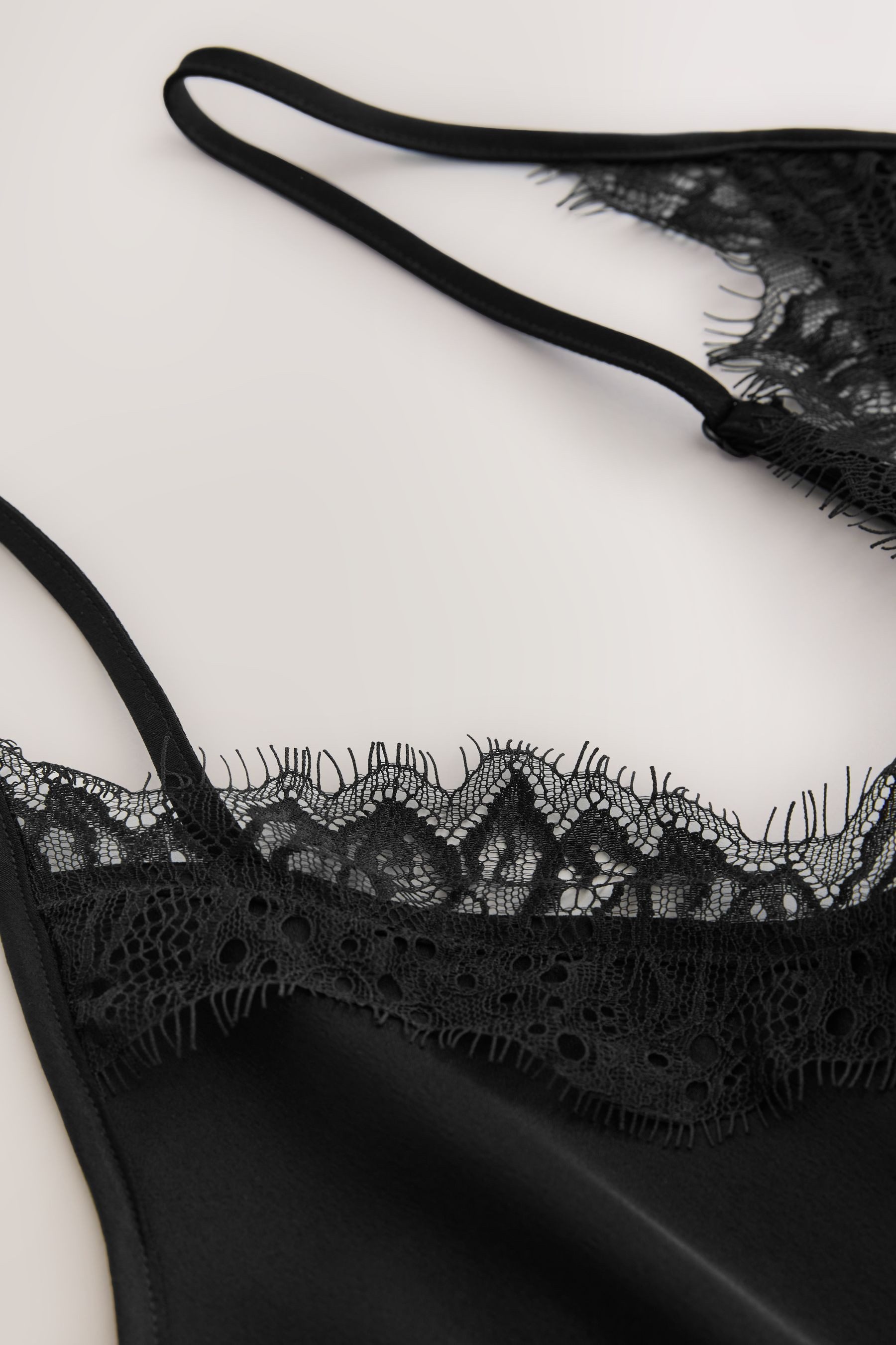 Next Trägertop Camisole-Top mit Satin und Spitze (1-tlg) – Bild 3 von 5