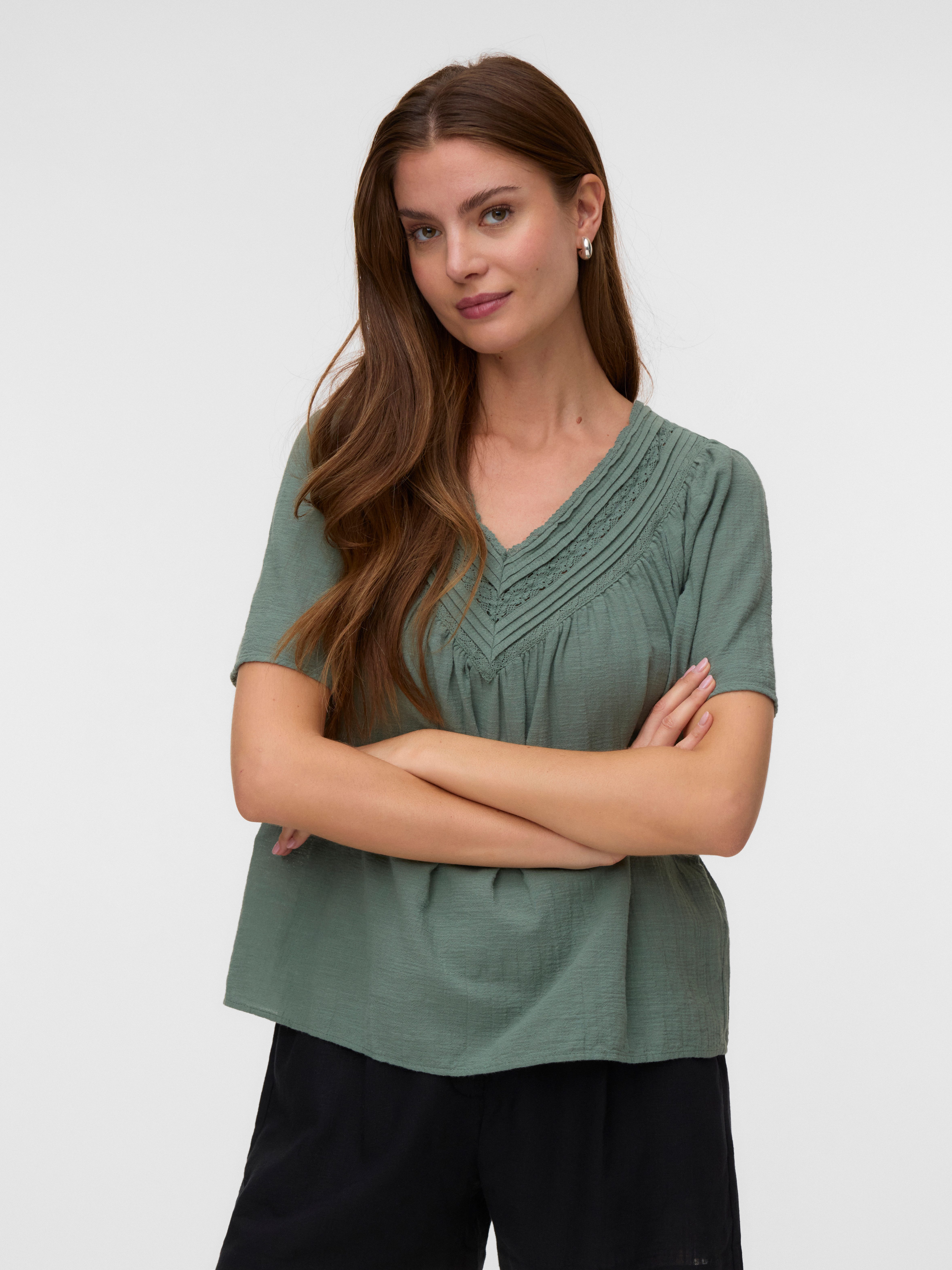 Vero Moda Kurzarmbluse VMKARLA S/S V-NECK TOP WVN BTQ Baumwolle