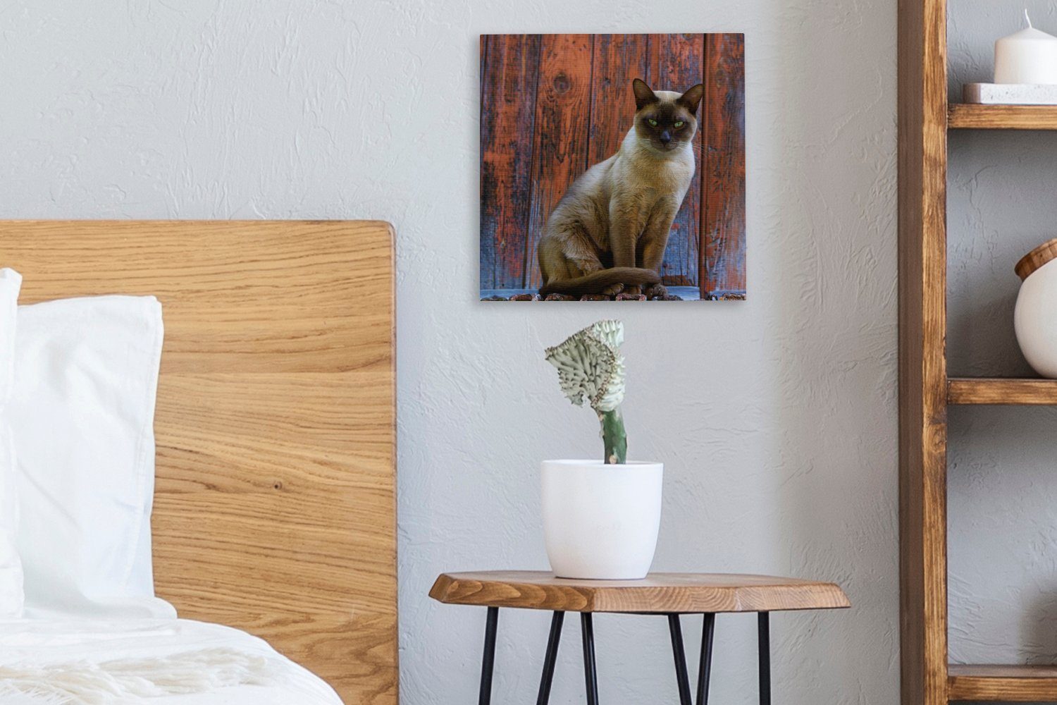 mit Hintergrund, St), auf einem Wohnzimmer Bilder Leinwand für Siamesische (1 OneMillionCanvasses® grünen Leinwandbild Katze Augen Schlafzimmer hölzernen