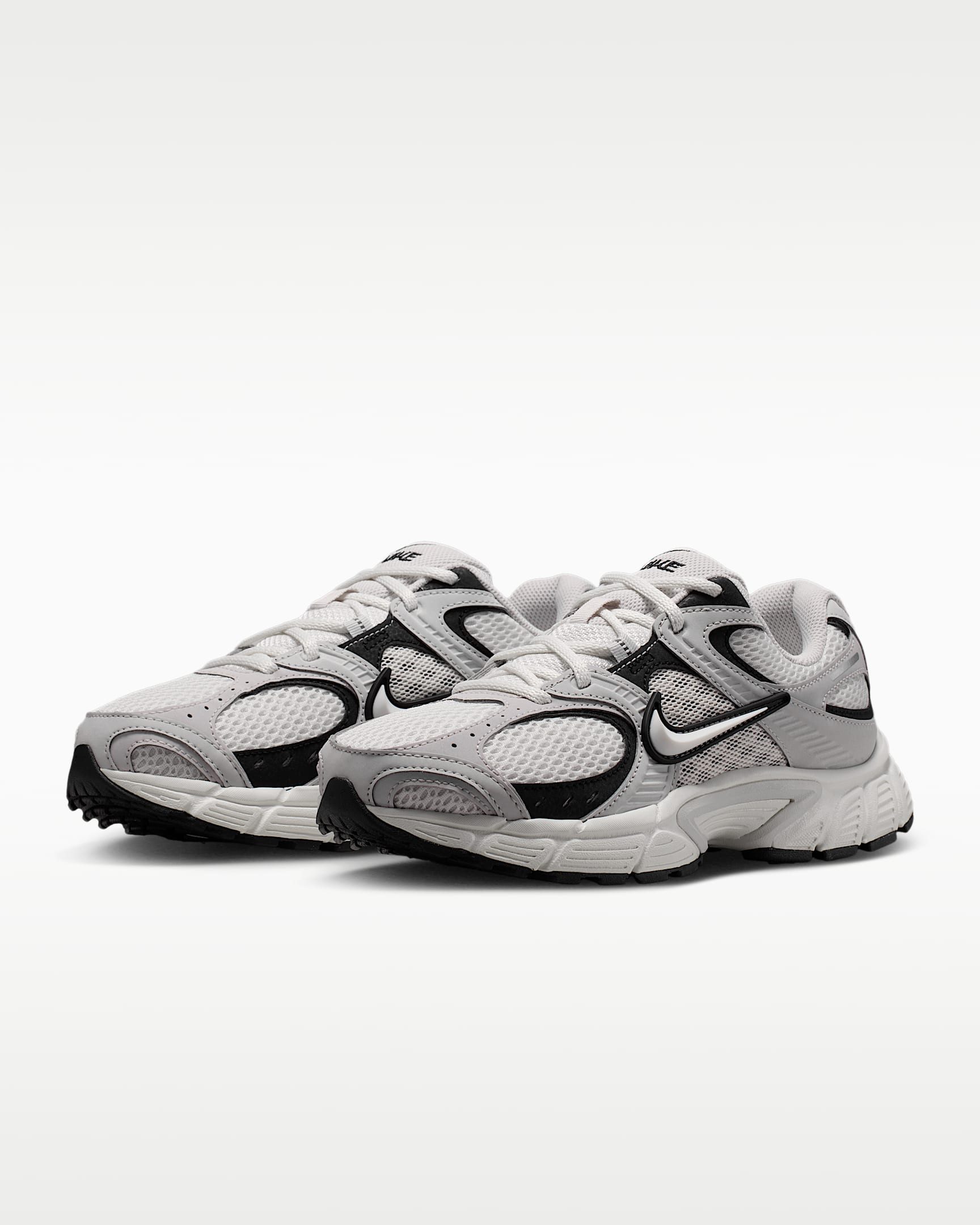 Nike Sportswear Nike V5 RNR Sneaker inspiriert vom Design des Y2K Nike Vomero 5