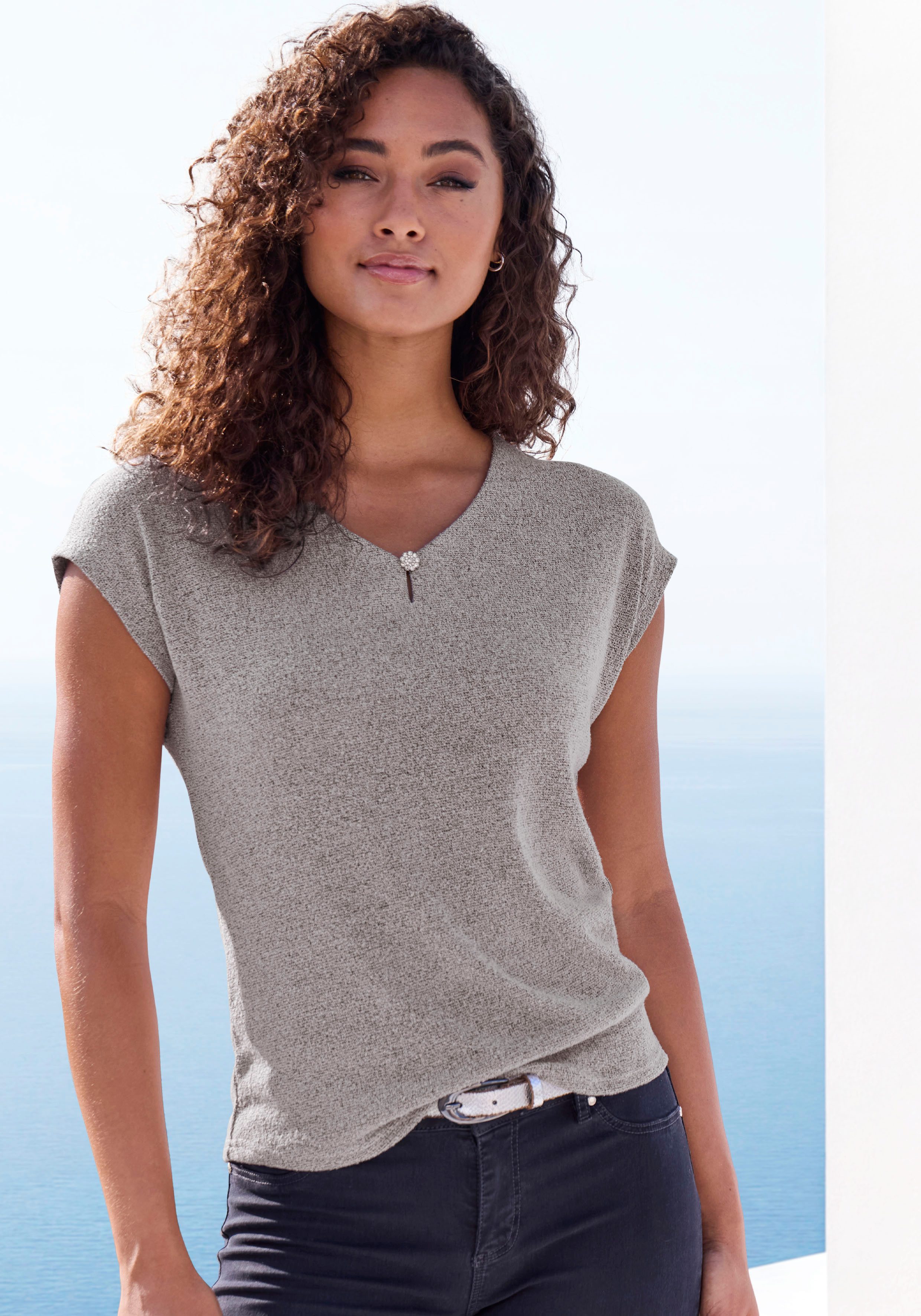 LASCANA Kurzarmshirt mit funkelndem Strassknopf aus günstig online kaufen