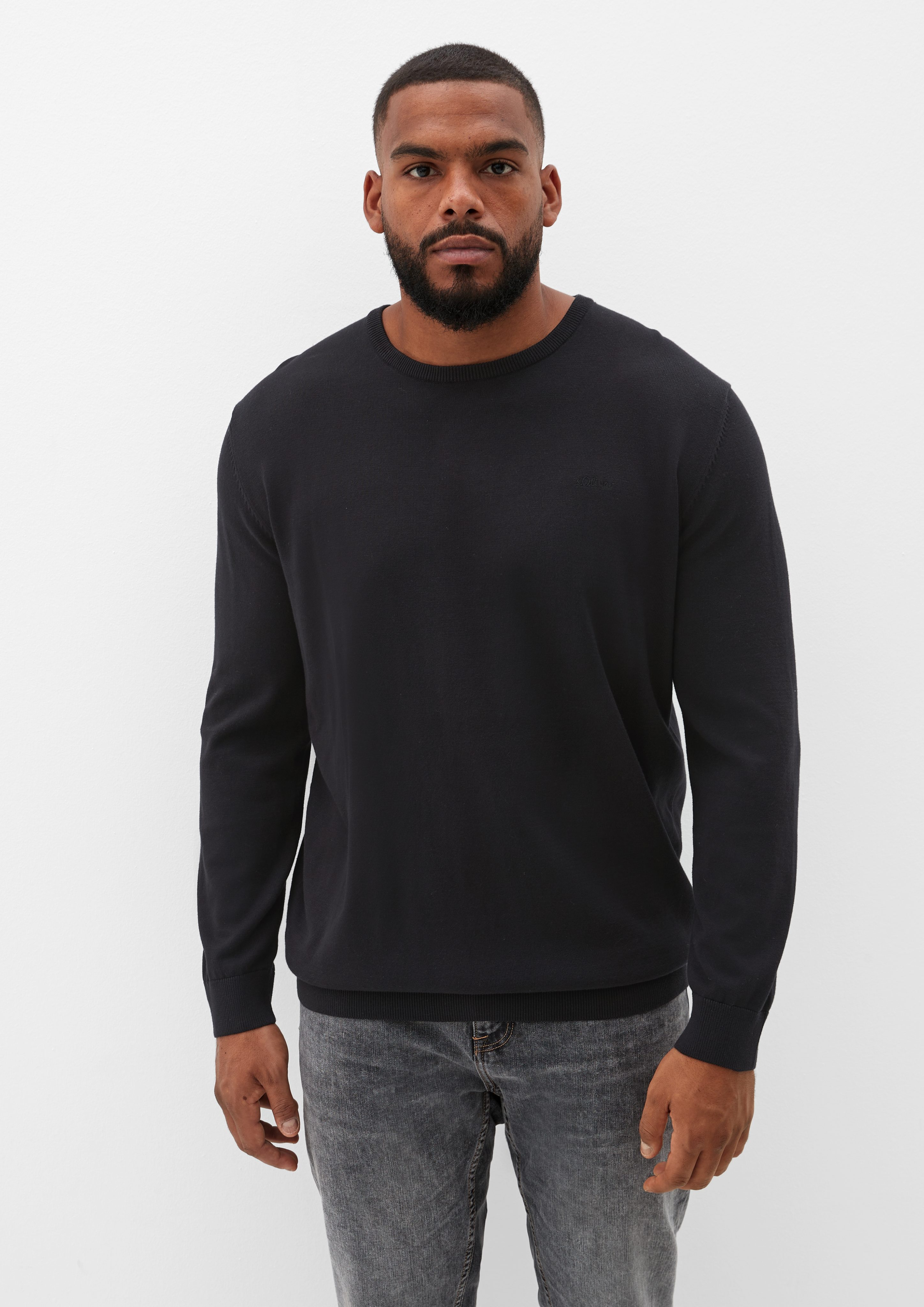 s.Oliver Strickpullover Pullover aus Feinstrick Logo black