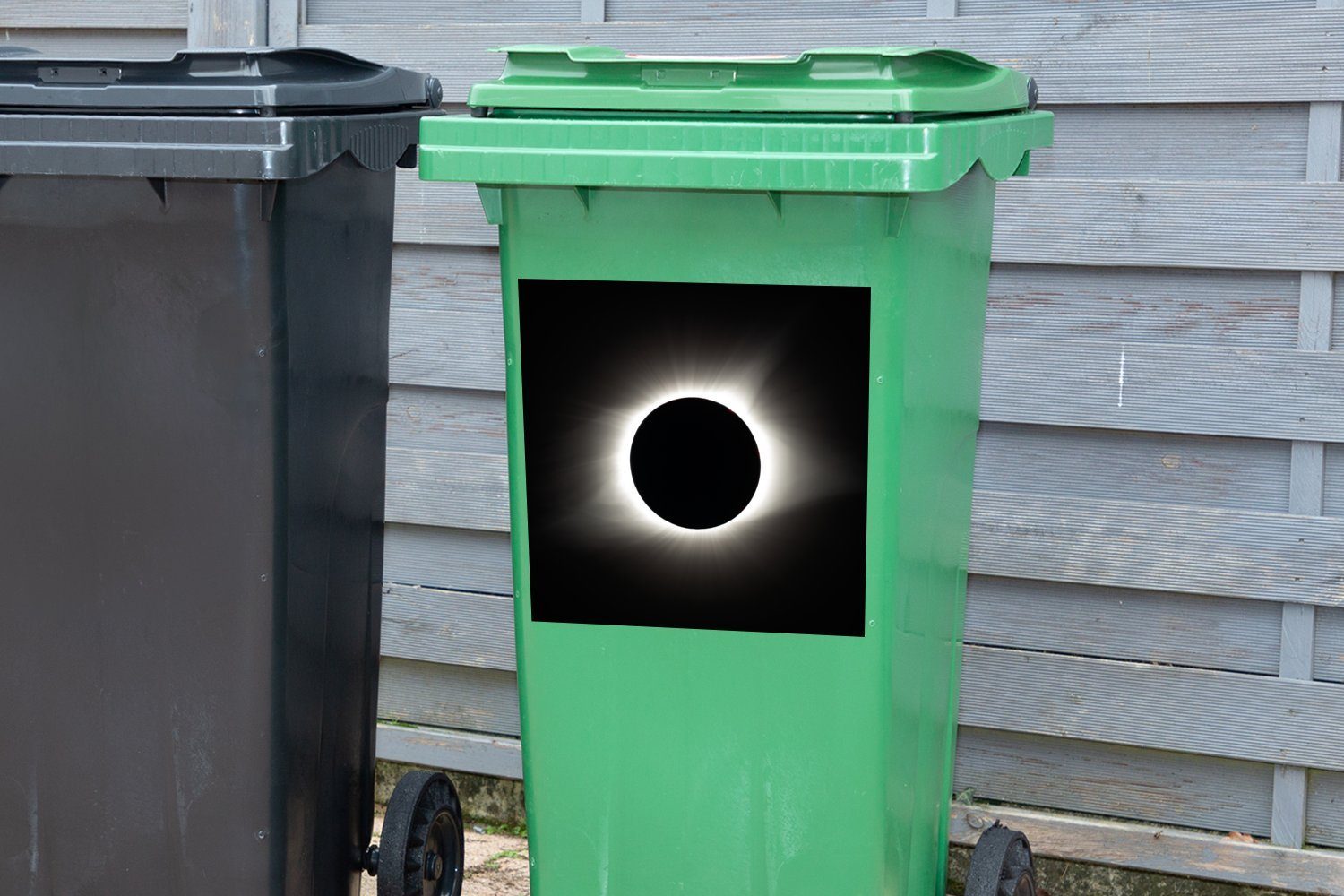 Mülltonne, (1 Totale Sonnenfinsternis MuchoWow mit Container, Sticker, Mülleimer-aufkleber, weißen St), Abfalbehälter Lichtstrahlen Wandsticker