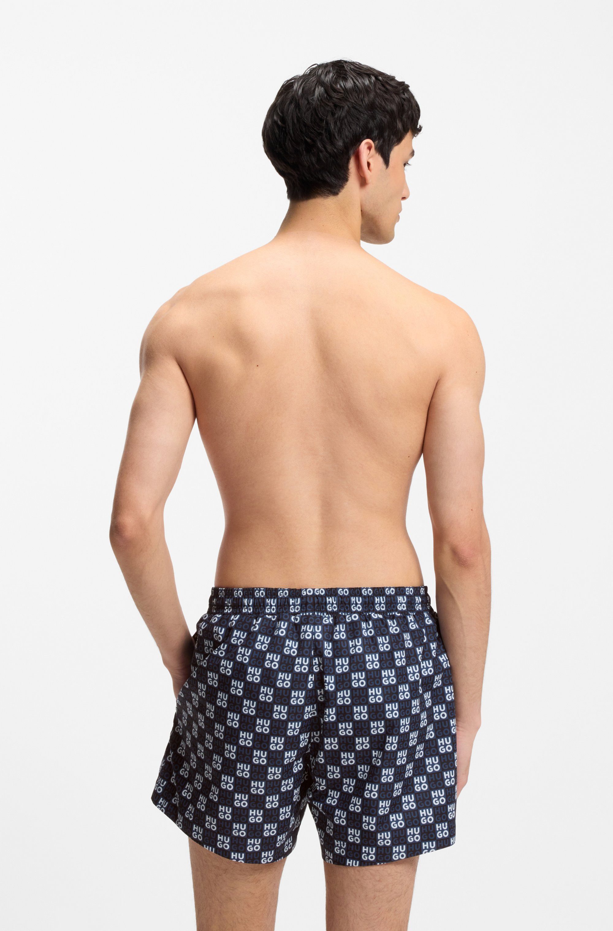 HUGO Badeshorts AARON mit Schachbrett-Logos, elastischer Bund