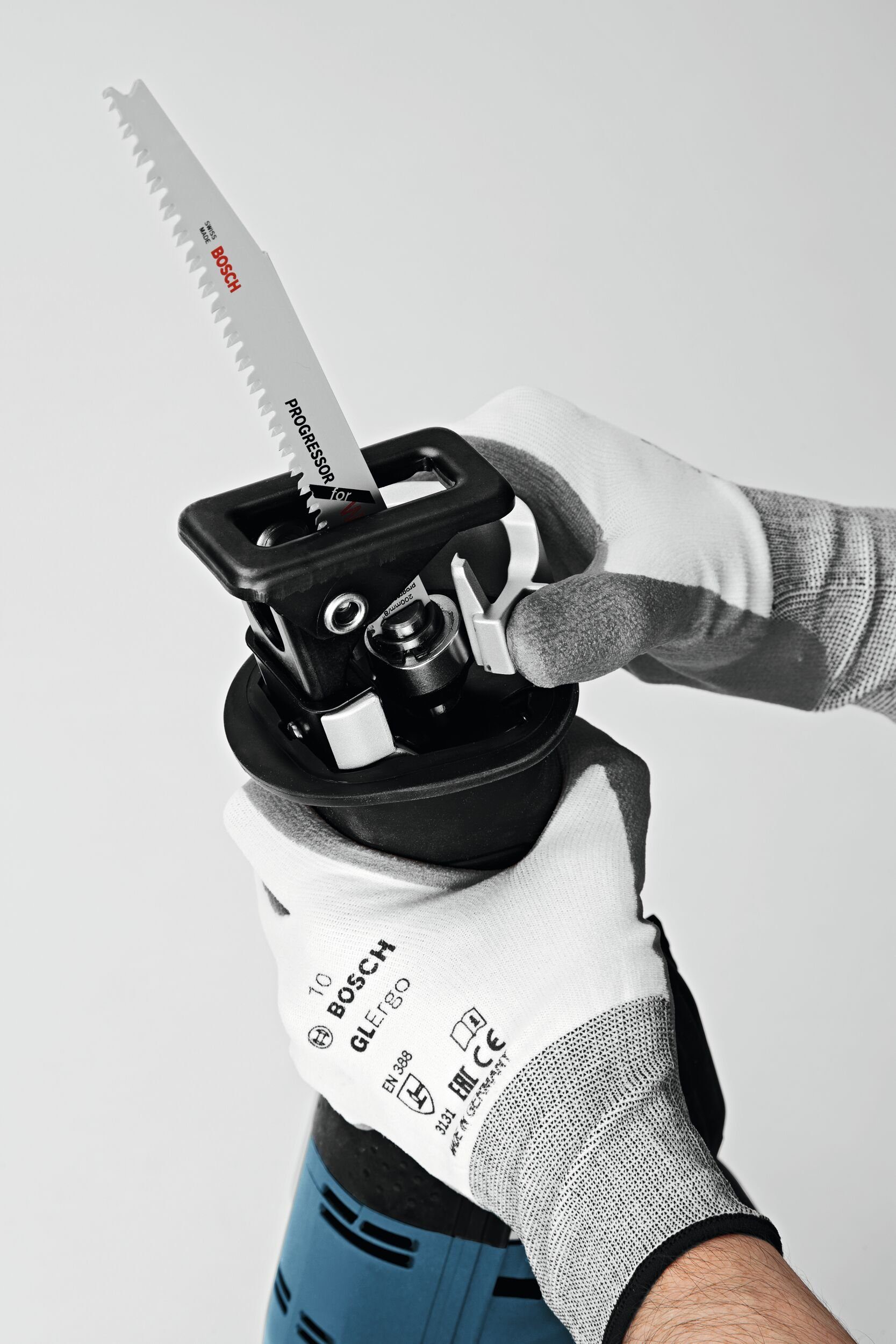 Bosch Professional Akku-Säbelsäge GSA 18V-32, Ohne Akku - im Handwerkerkoffer