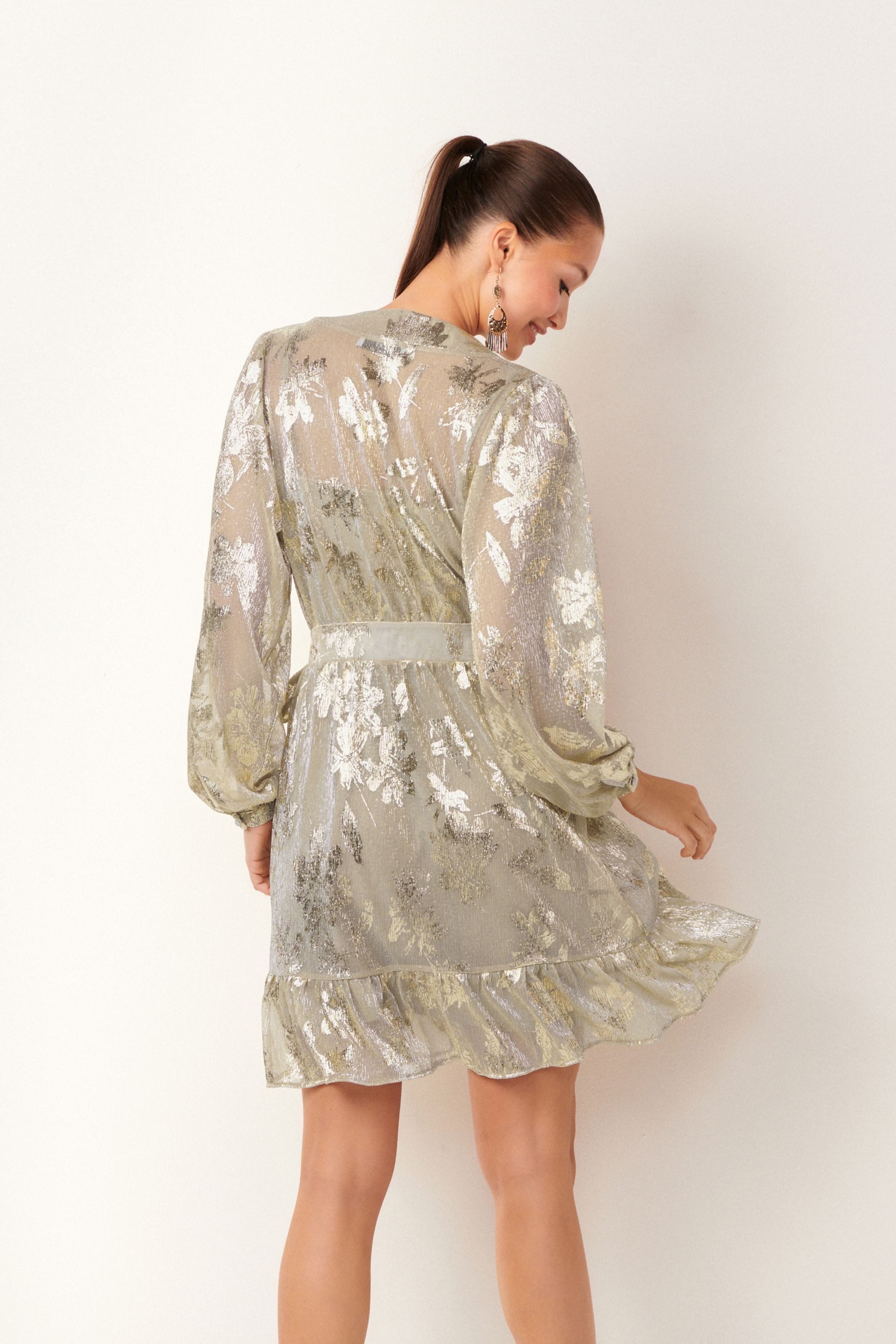 Next Wickelkleid Mini-Wickelkleid mit Rüschen (1-tlg) günstig online kaufen