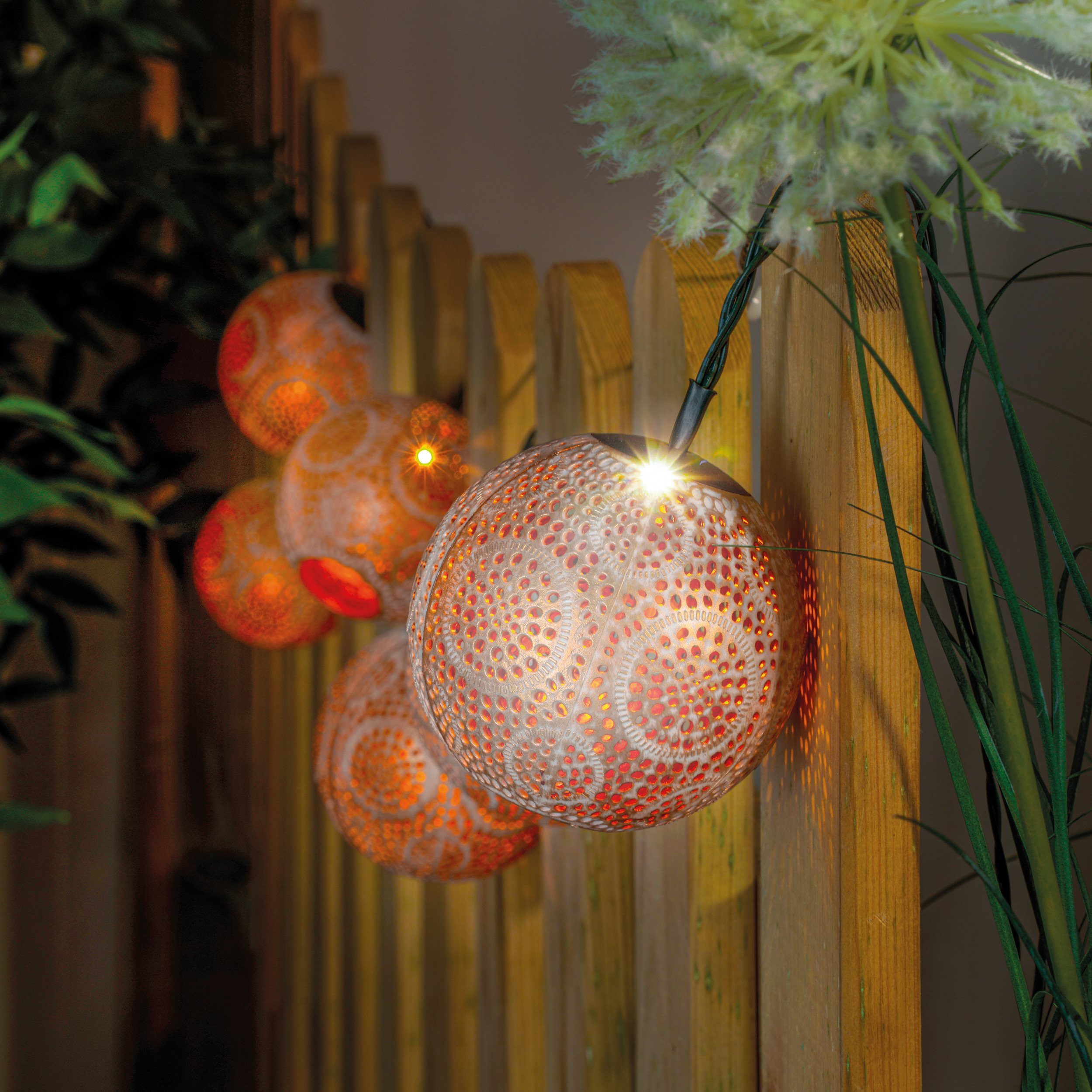 esotec LED Gartenleuchte Solarkette 8 Kugeln ALMA 2m +2m Kabel 2500K altweiß/kupfer 102808, Dauerlicht ON/OFF, LED fest integriert, 2500K warmweiß, Farbe: altweiß / kupfer, Punkt-Ornament-Verzierung