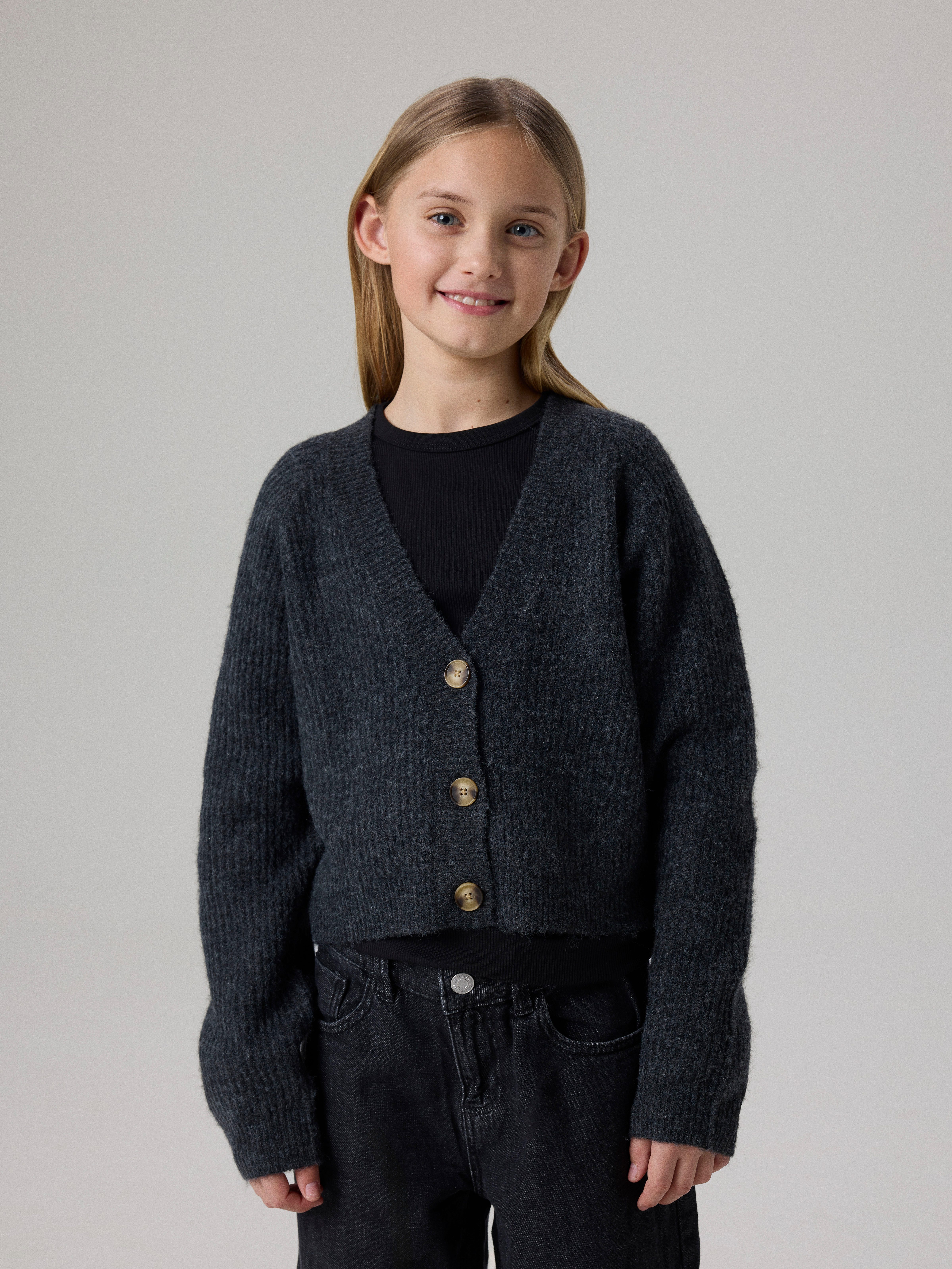 Name It Strickjacke NKFHOLLY BOXY SHORT KNIT CARD NOOS in modischer Boxy-Form, mit tiefem V-Ausschnitt, Rippstrick